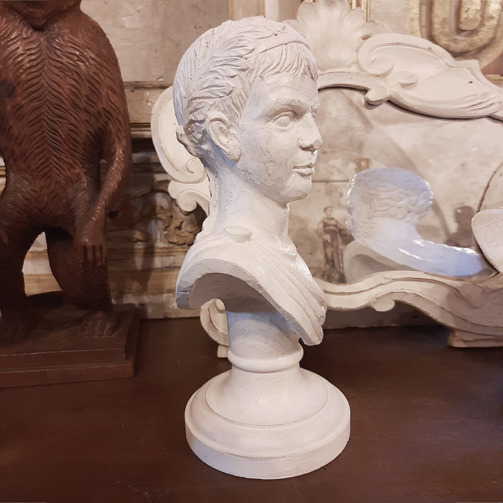 Busto di Giovane Giulio Cesare Sculpture - Alternative view 1