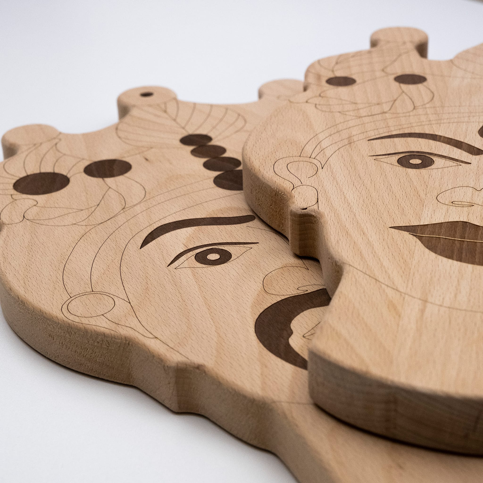 Teste di Moro Inlaid Set of 2 Cutting Boards by Gabriele E. M. D'Angelo - Alternative view 1