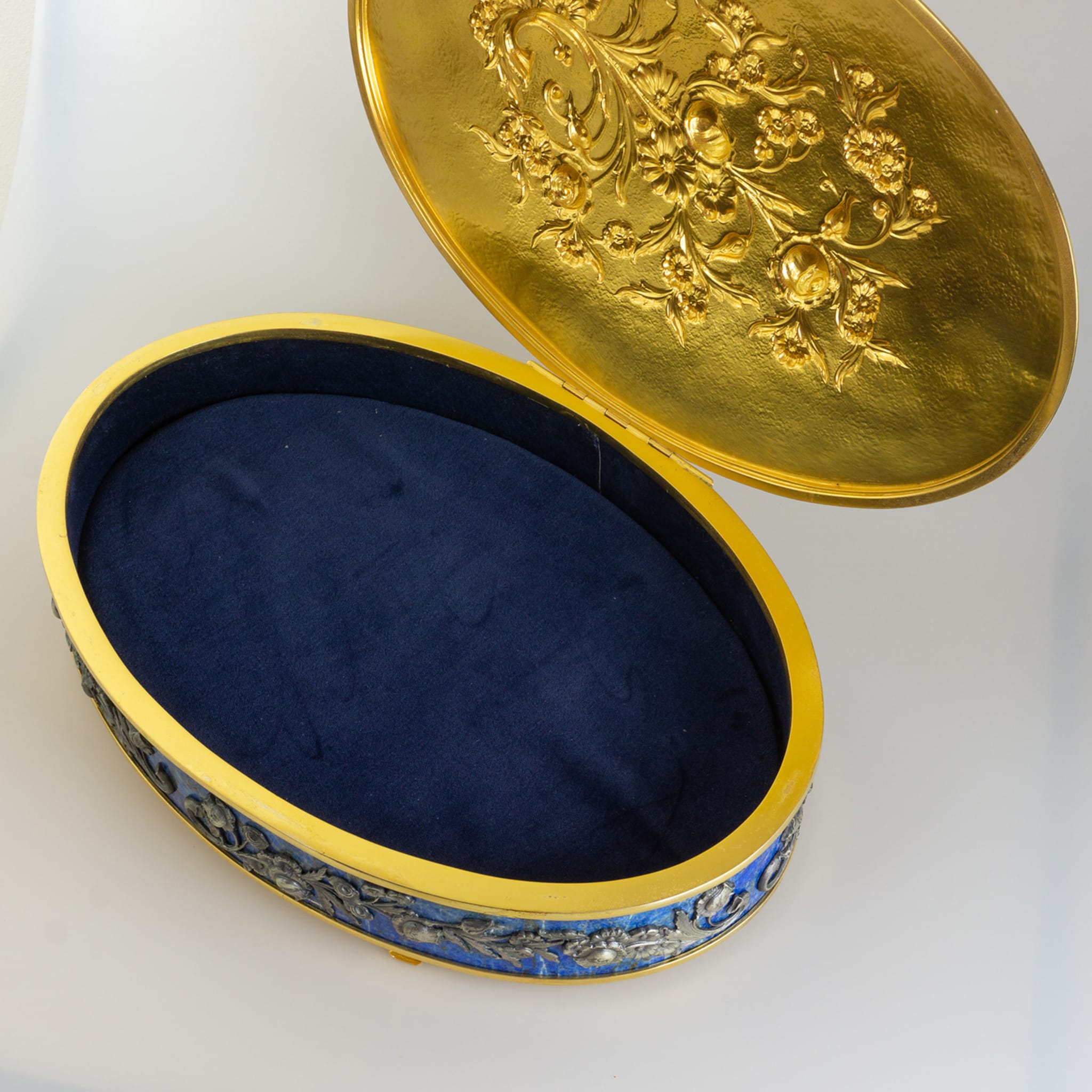 Lapis Lazuli and Silver Oval Box - Alternative view 3