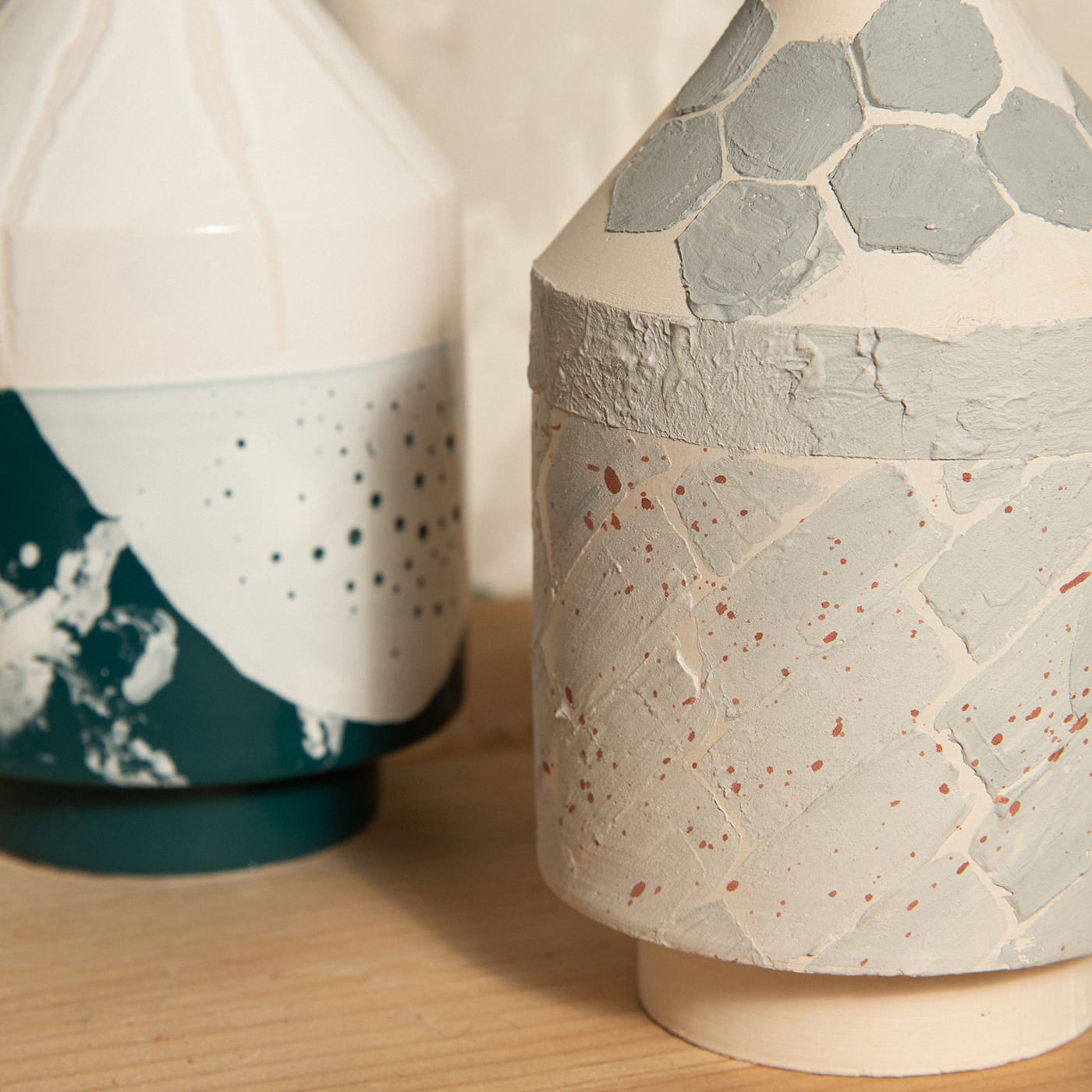 Asfalto Gray & Beige Single-Stem Vase - Bota Fogo