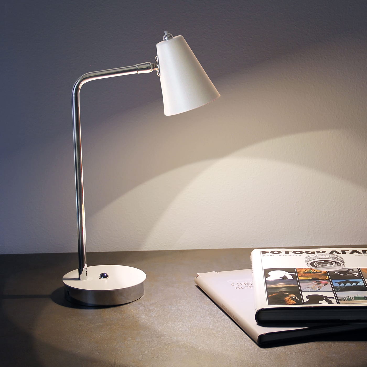 Read S Table Lamp by Stefano Tabarin - Estro