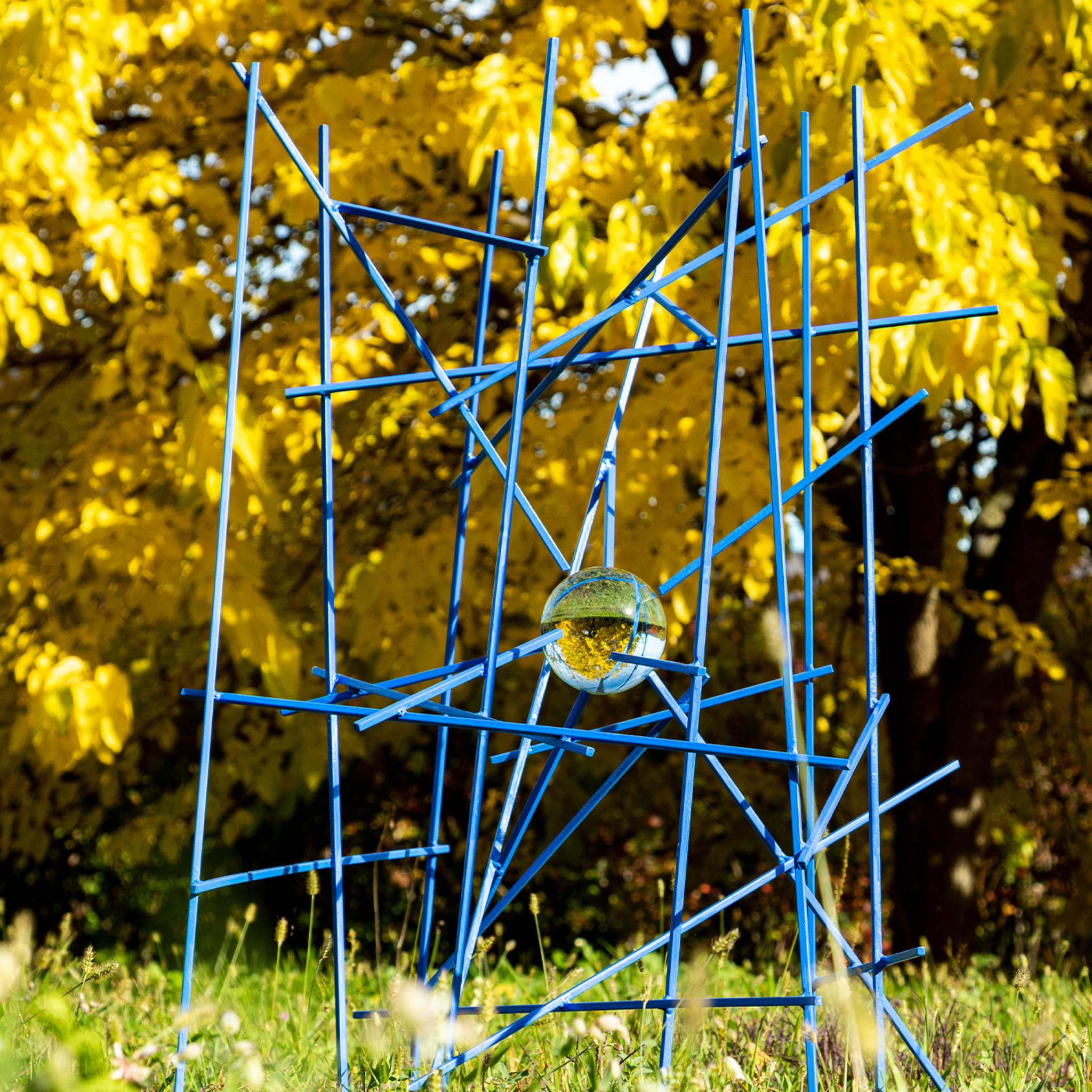 Palla Prigioniera Blu Sculpture de Gianfranco Coltella - Vue alternative 1