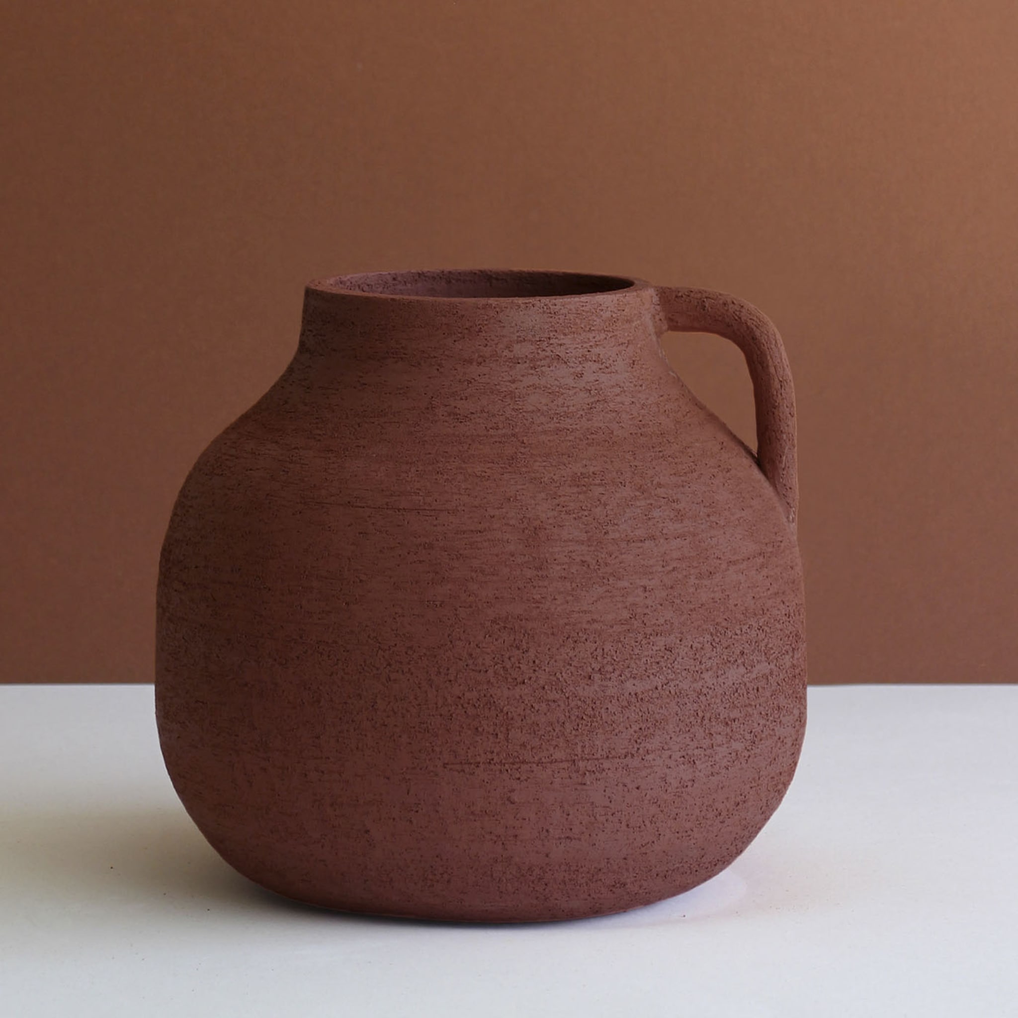 Single-Handed Red Decorative Amphora - Alternative view 1