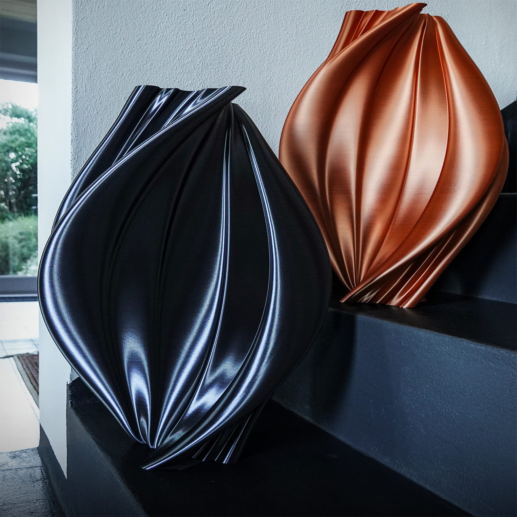 Douglas Brown Vase-Sculpture - Alternative view 3