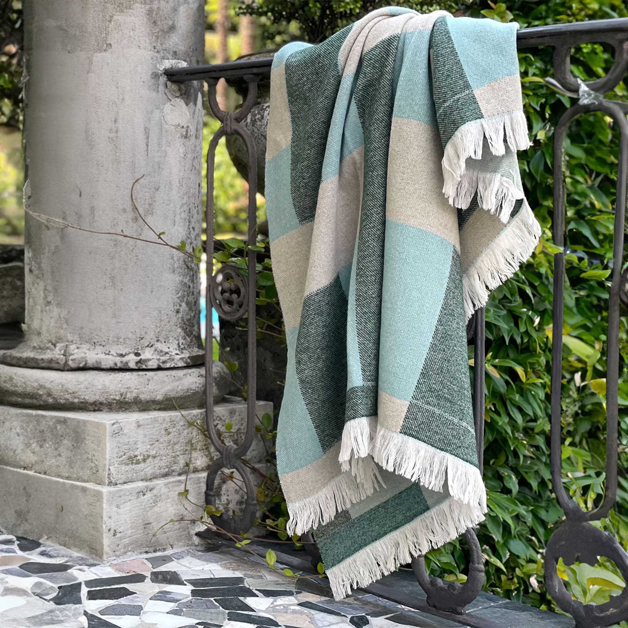Fringed Intertwined-Patterned Green Blanket - Alternative view 2