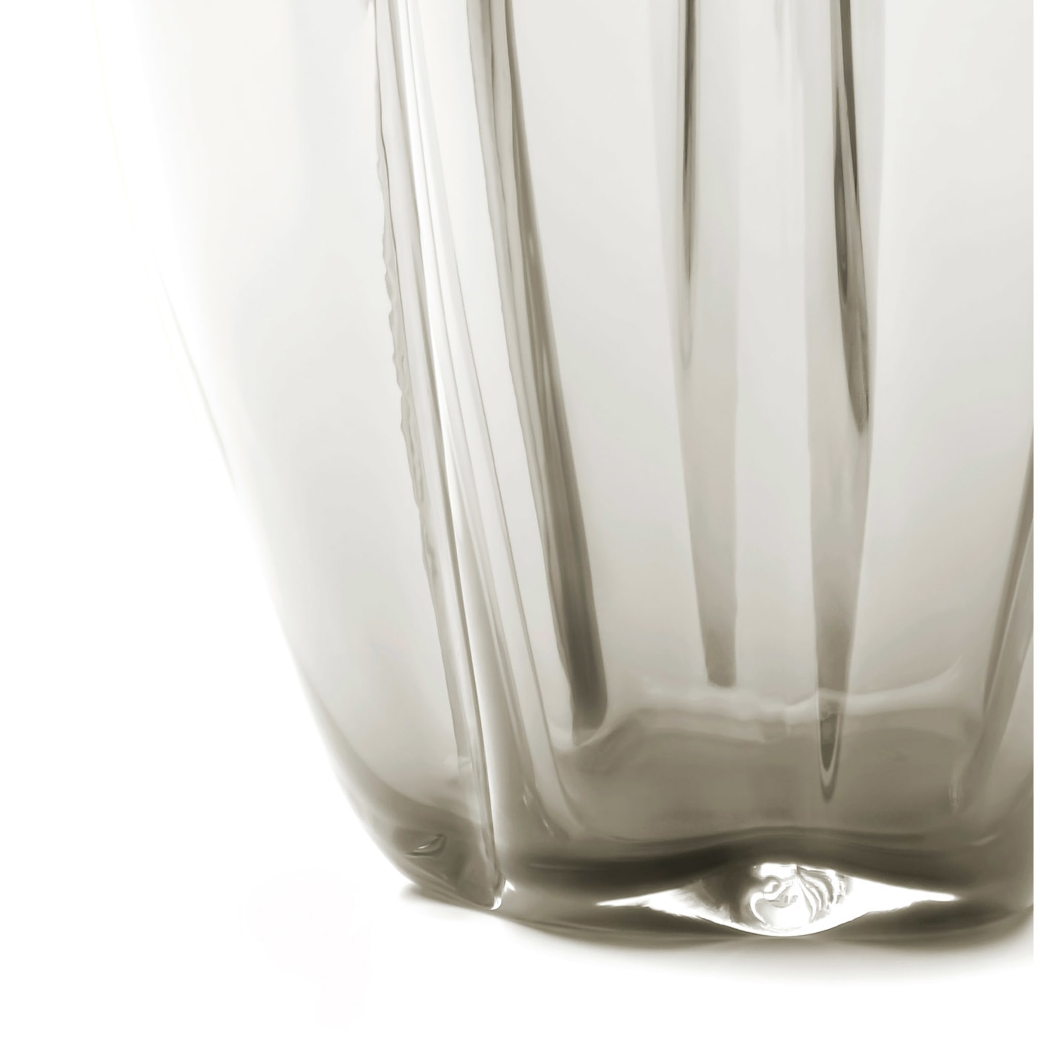 Petalo Milky White Small Vase - Alternative view 2