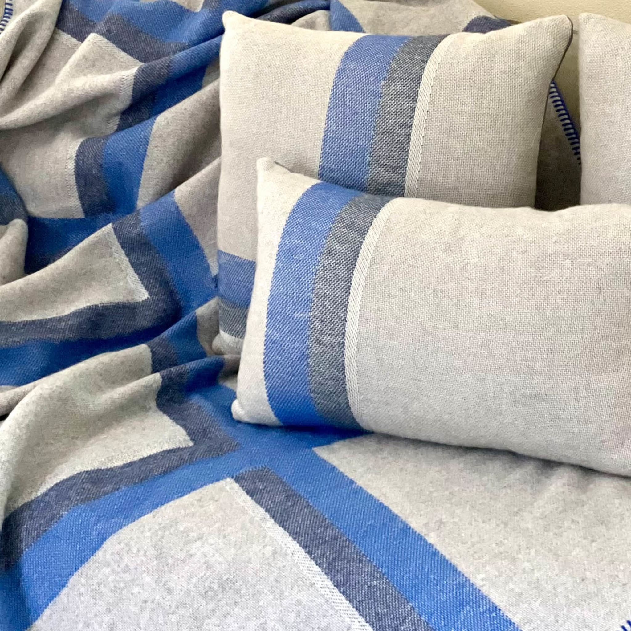Cornice Blue & Gray Blanket - Alternative view 4