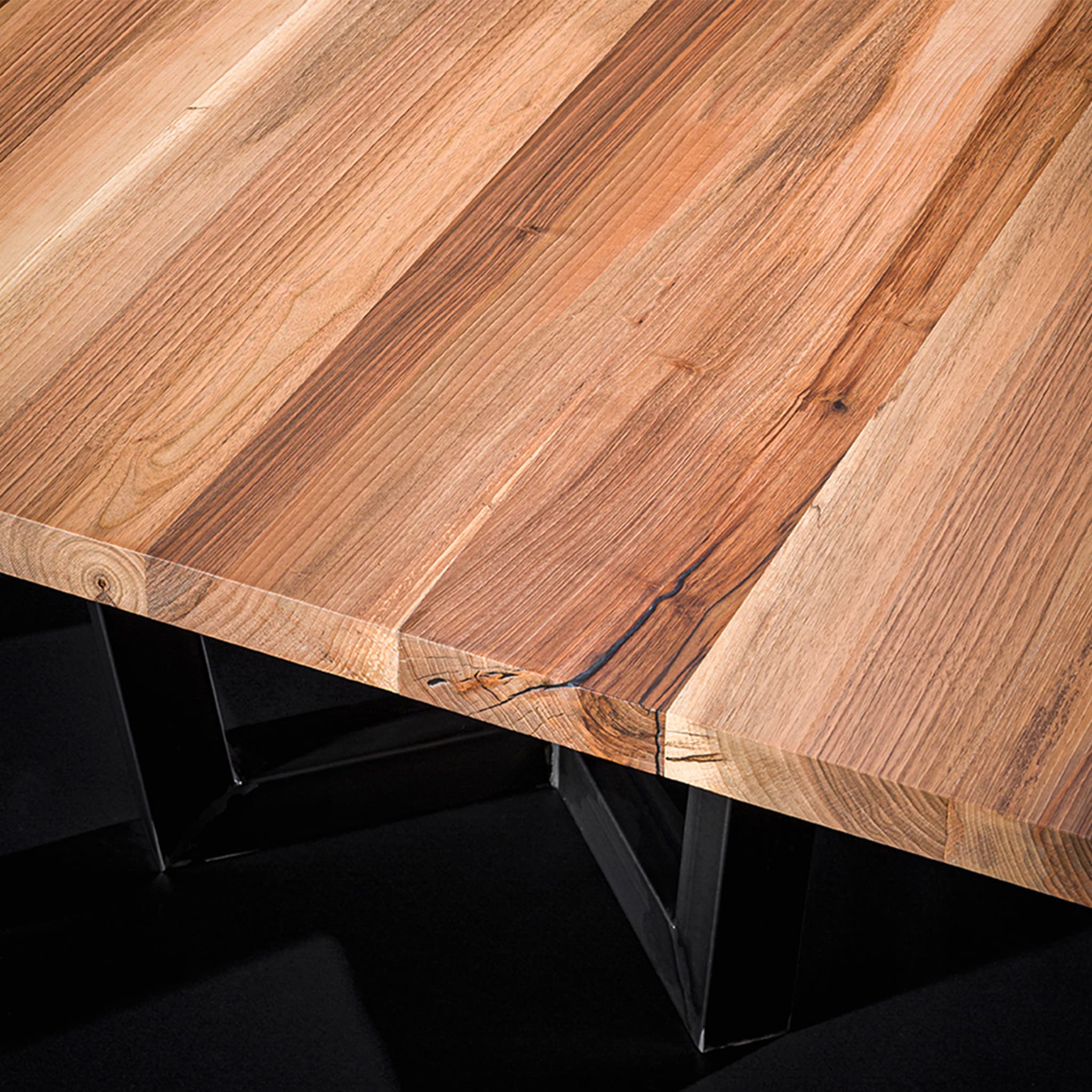 Square walnut dining table - Alternative view 3