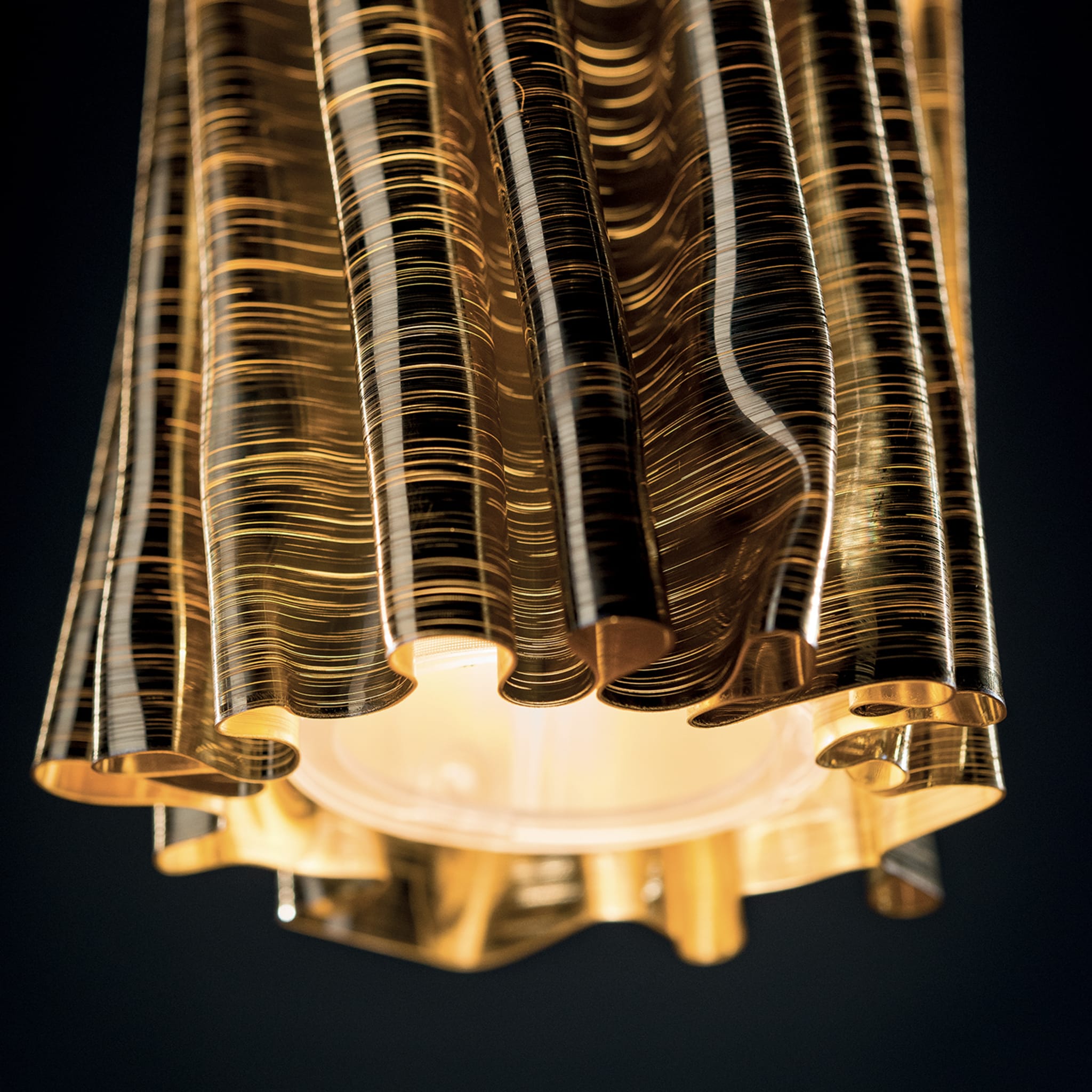 Accordéon Vertical Gold Pendant Lamp by Marc Sadler - Alternative view 1