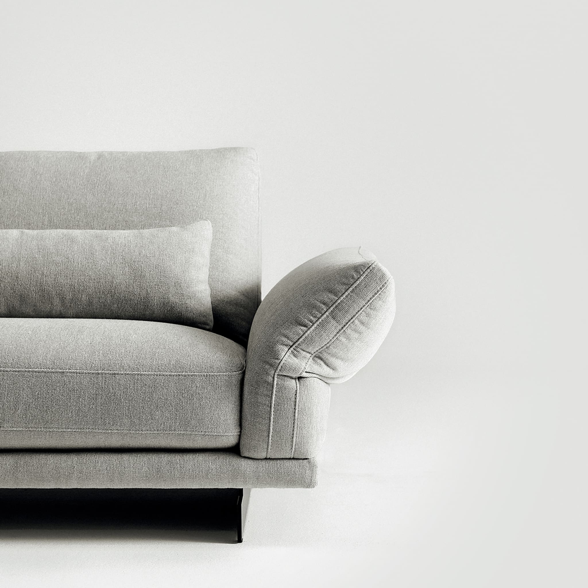 Beverly 3-Seater Gray Sofa by Ludovica + Roberto Palomba - Alternative view 1