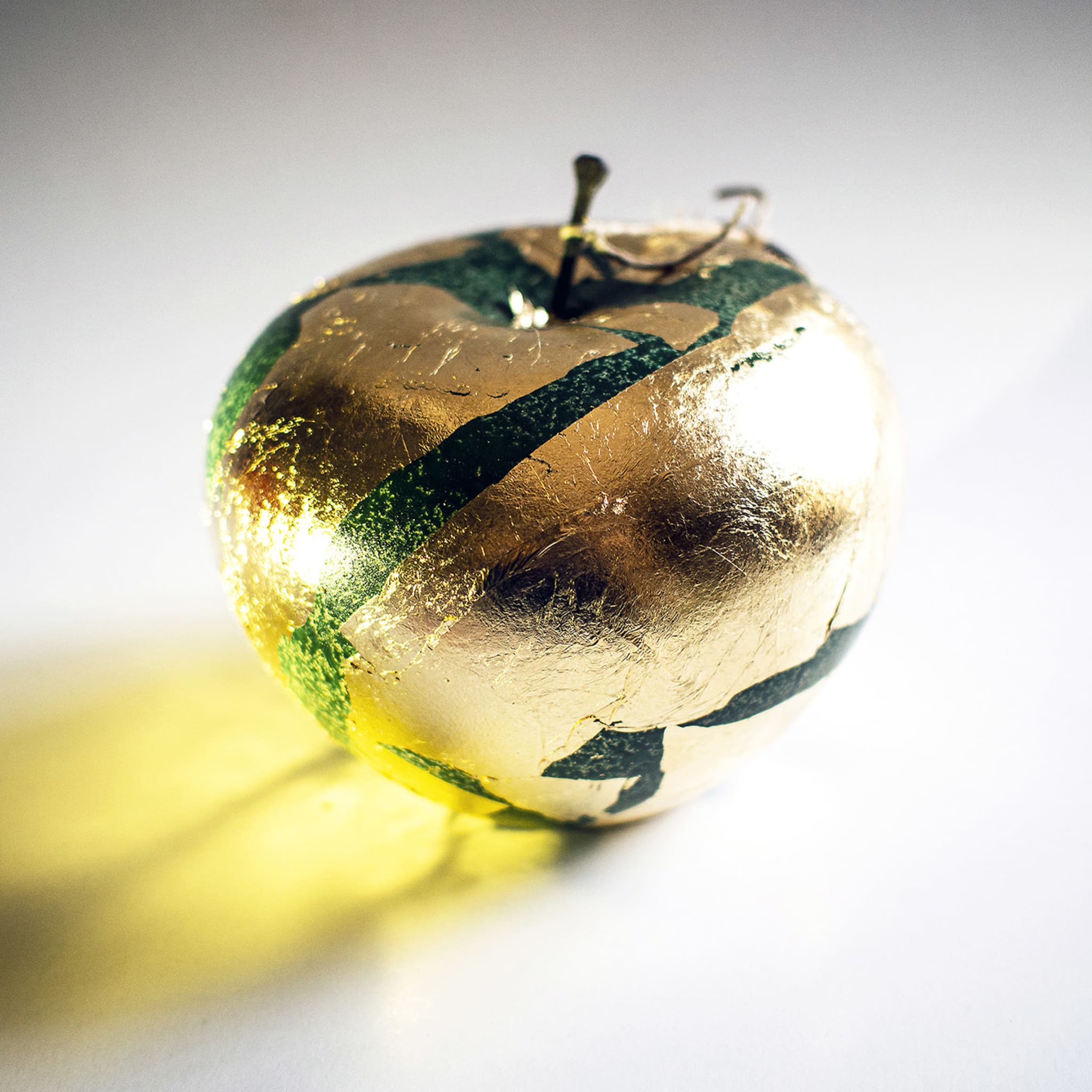 Gold Leaves Green Apple Sculpture - Alternative view 1
