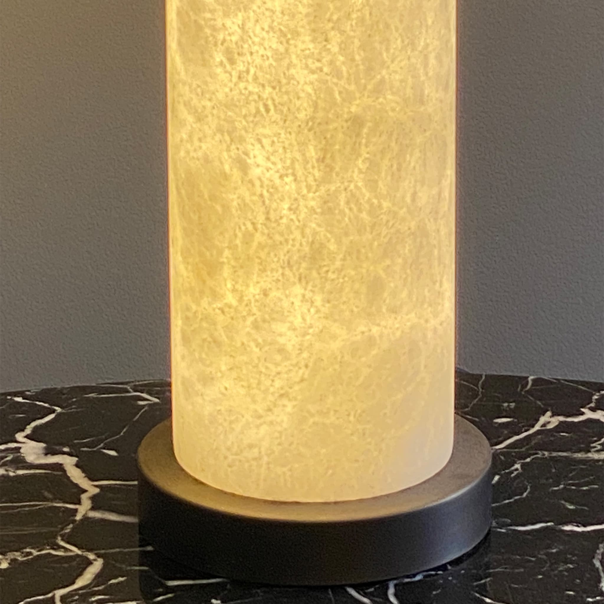 Backlit Alabaster "Hortensia" Table Lamp - Alternative view 4