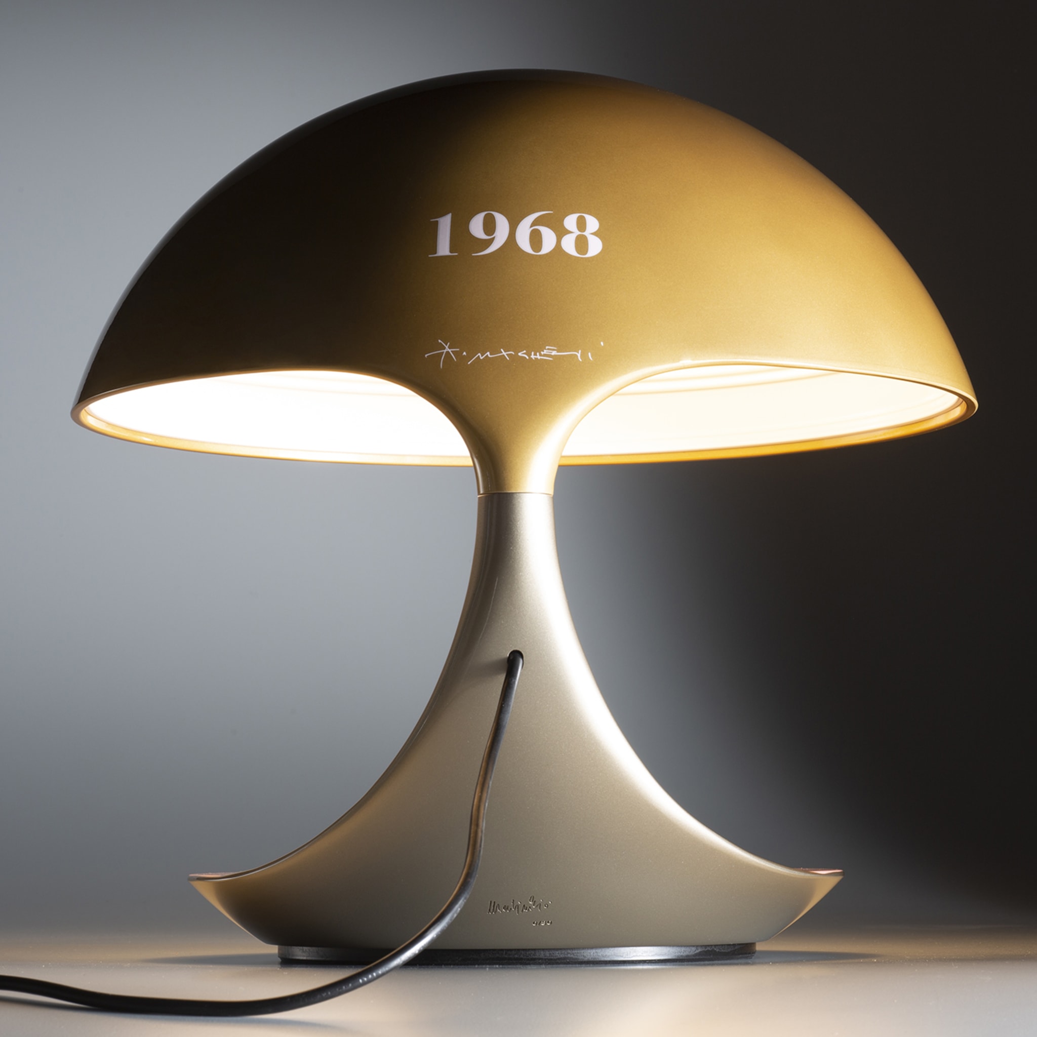 Lampada da tavolo con texture Cobra di Angelo Micheli - Vista alternativa 1