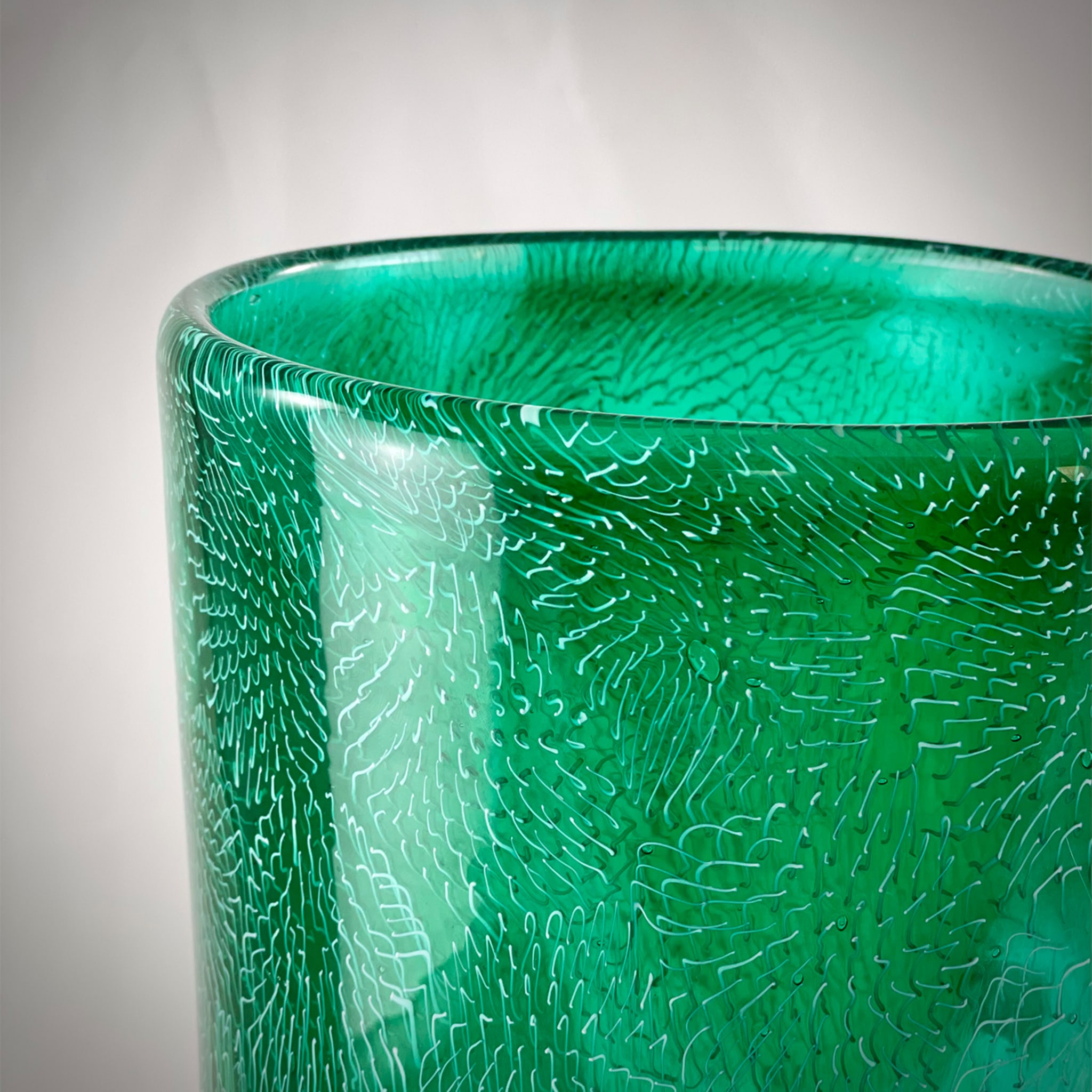 Vase Murrine en filigrane vert et blanc - Vue alternative 3