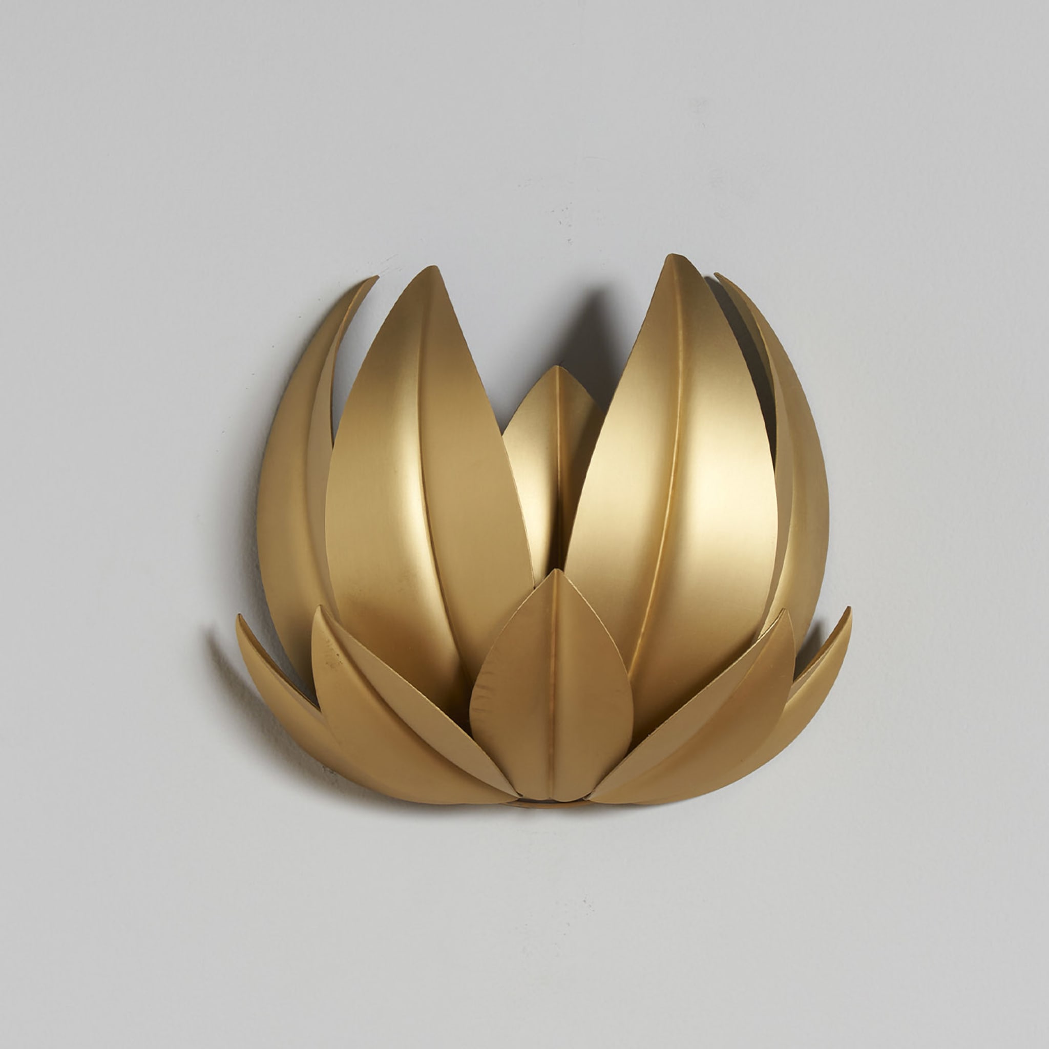 "Leaves" Wall Sconce in Satin Brass by Droulers Architecture - Alternative view 2