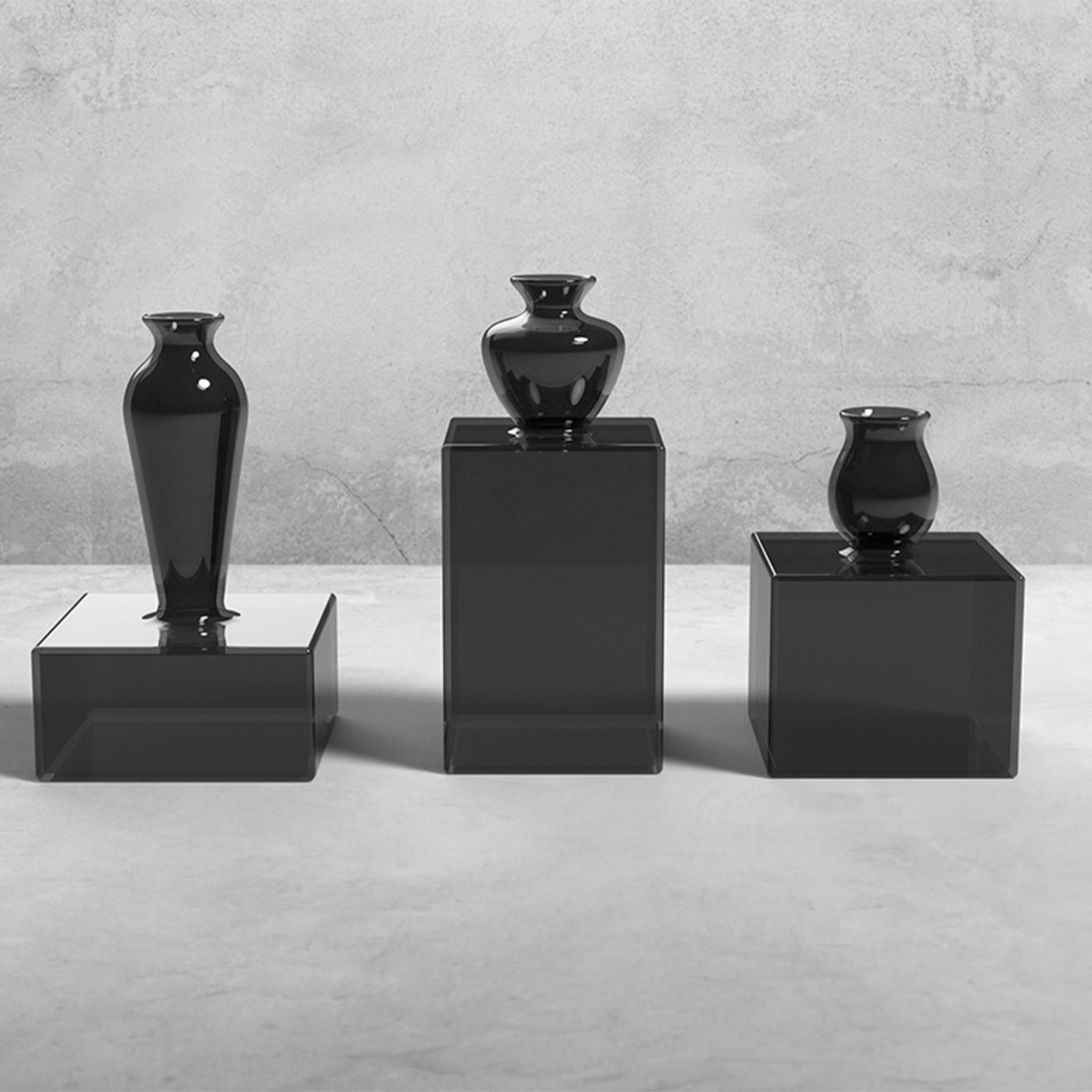 Milo Set of 3 Square-Based Black Glass Vases by Quaglio Simonelli - Alternative view 1