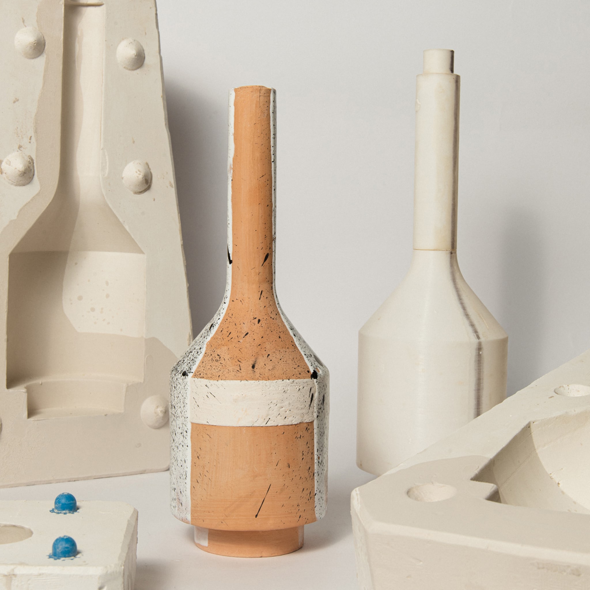 Mattone Terracotta&White Single-Stem Vase - Alternative view 2