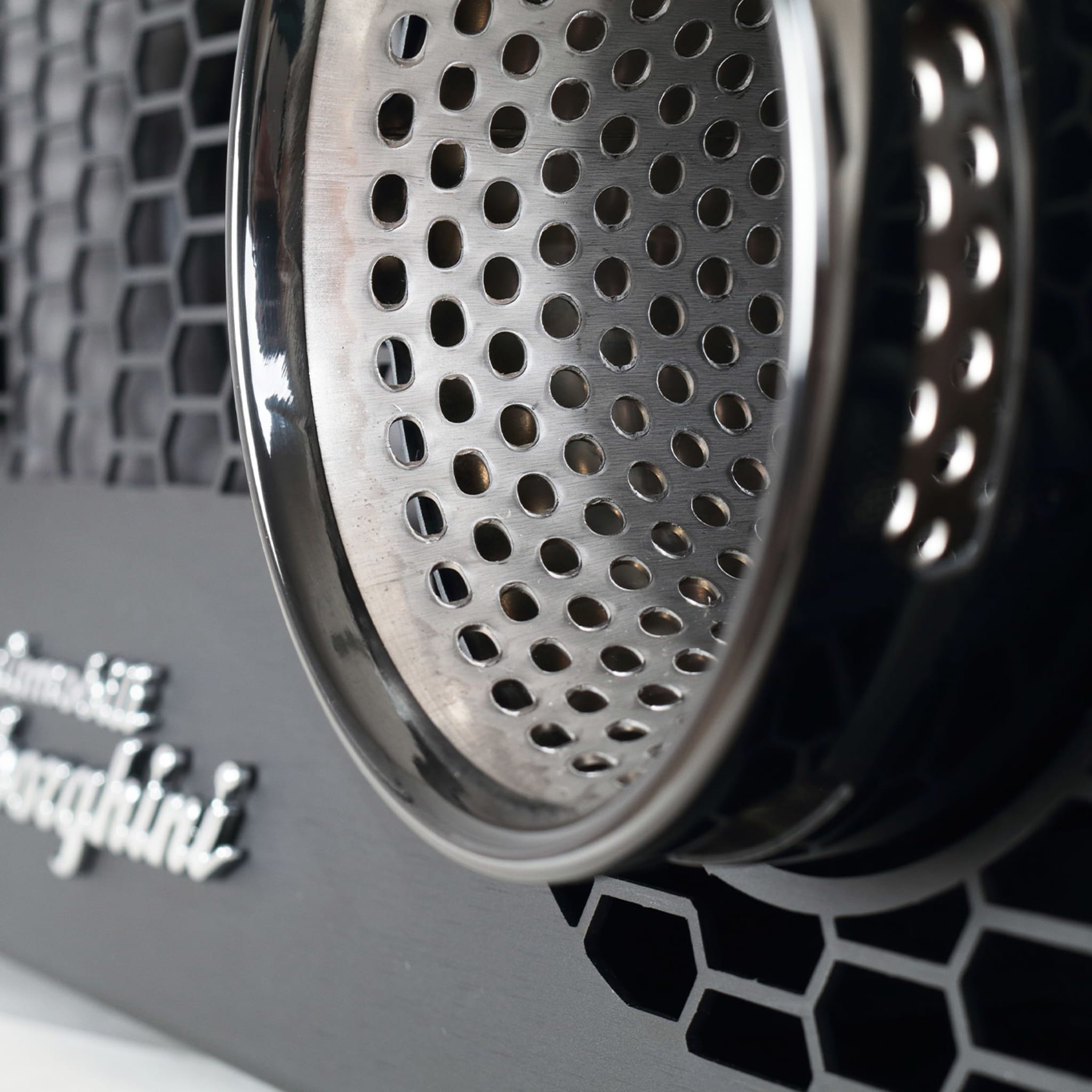 Lamborghini AVALÁN Carbon Hi-Fi Speaker - Alternative view 2