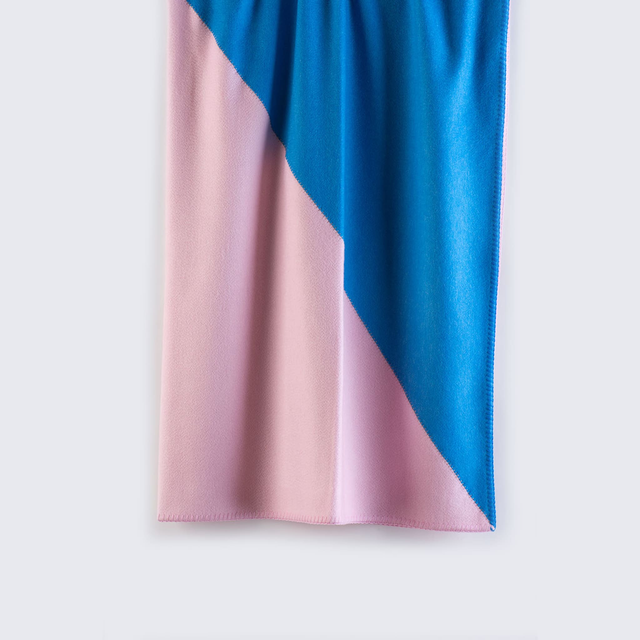 Biella Pink and Blue Blanket - Alternative view 4