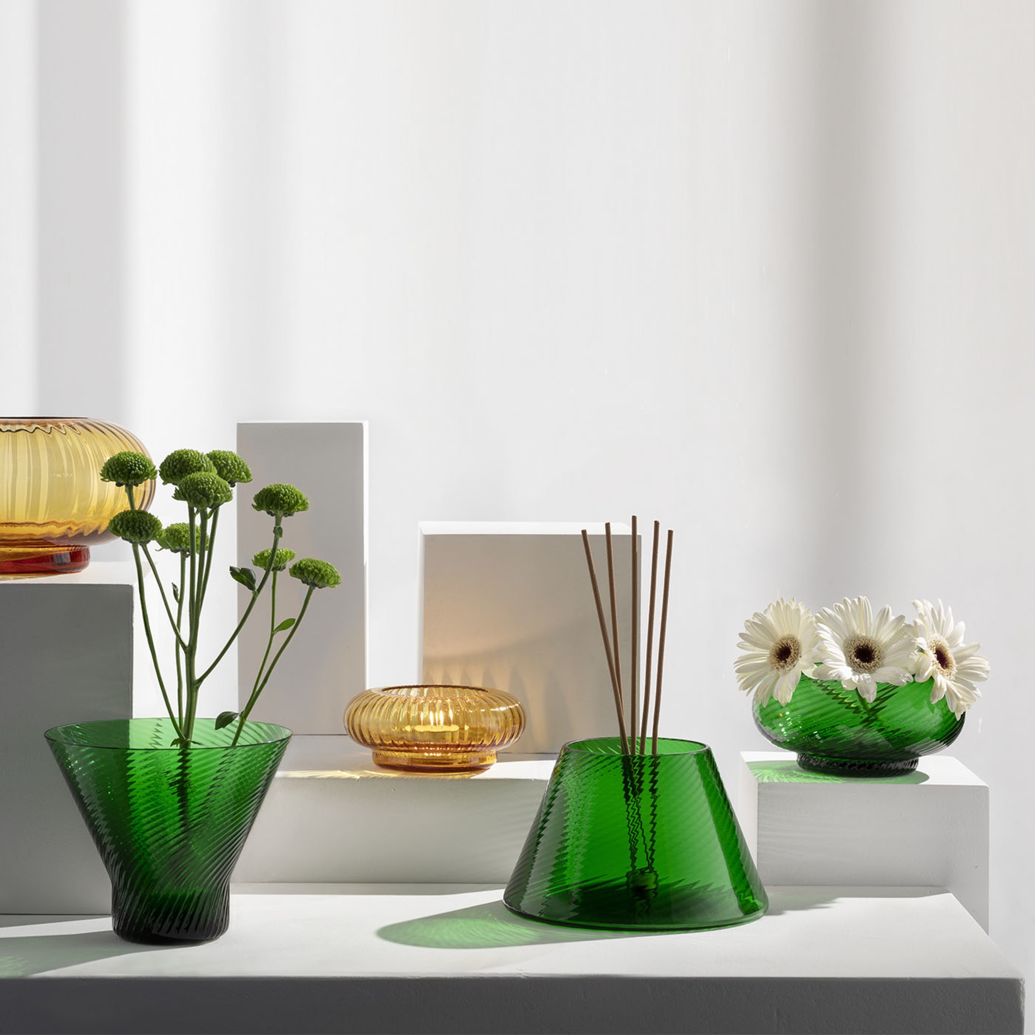 Issey Set of 5 Green and Amber Vases By Matteo Zorzenoni - Vue alternative 1