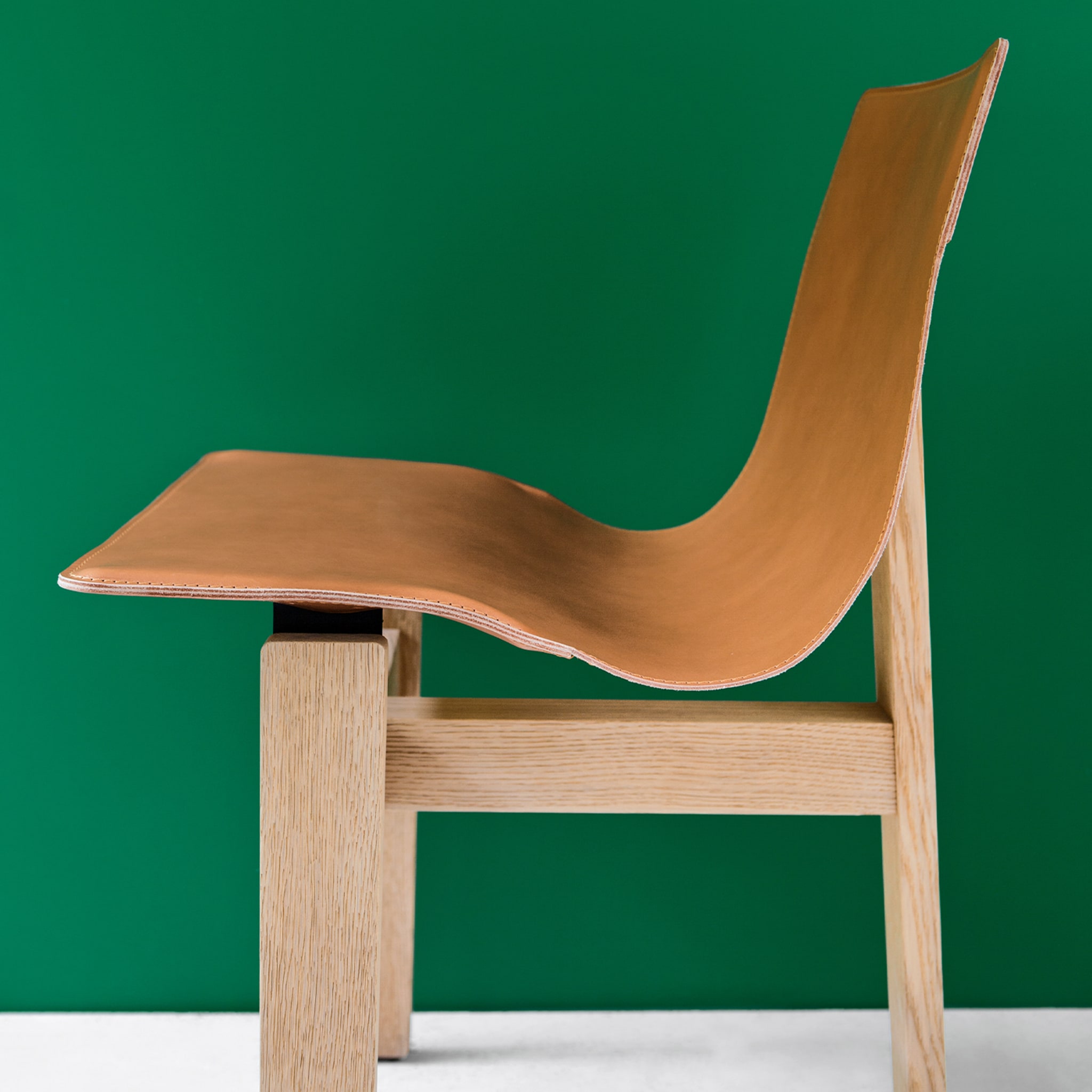 Tre Durmast Natural Leather Chair by Angelo Mangiarotti - Alternative view 2