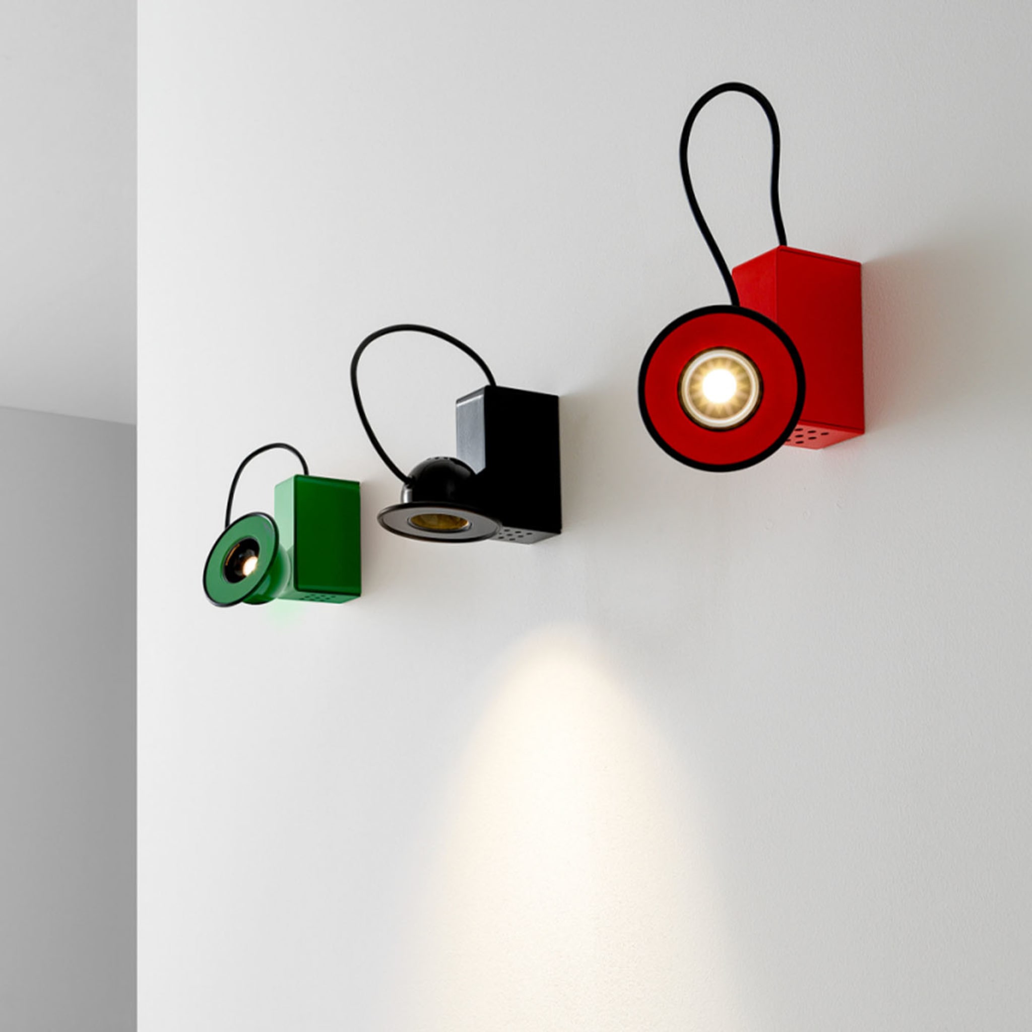 Minibox Red Wall Lamp - Alternative view 1