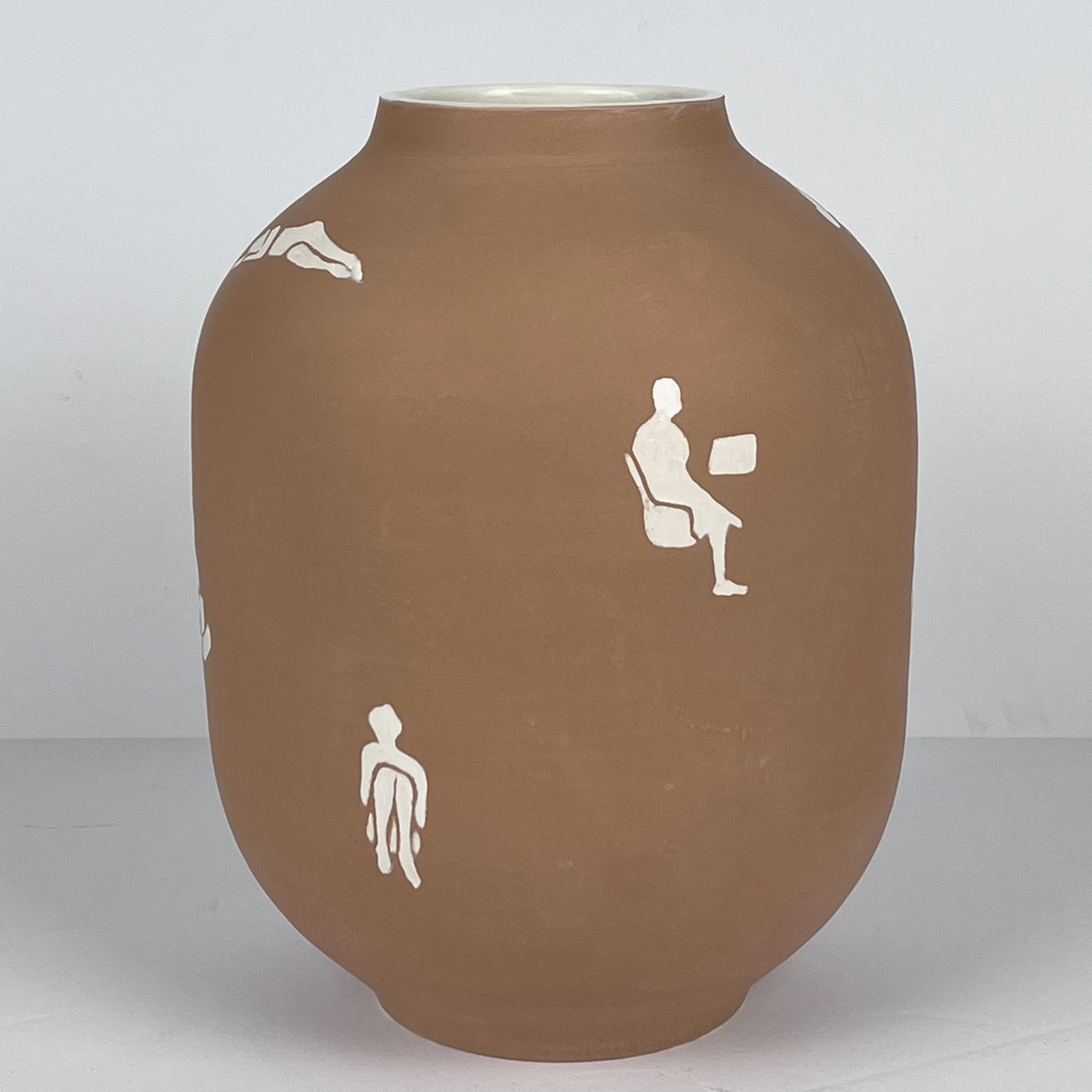 Vaso con Figure White and Beige Vase - Alternative view 1