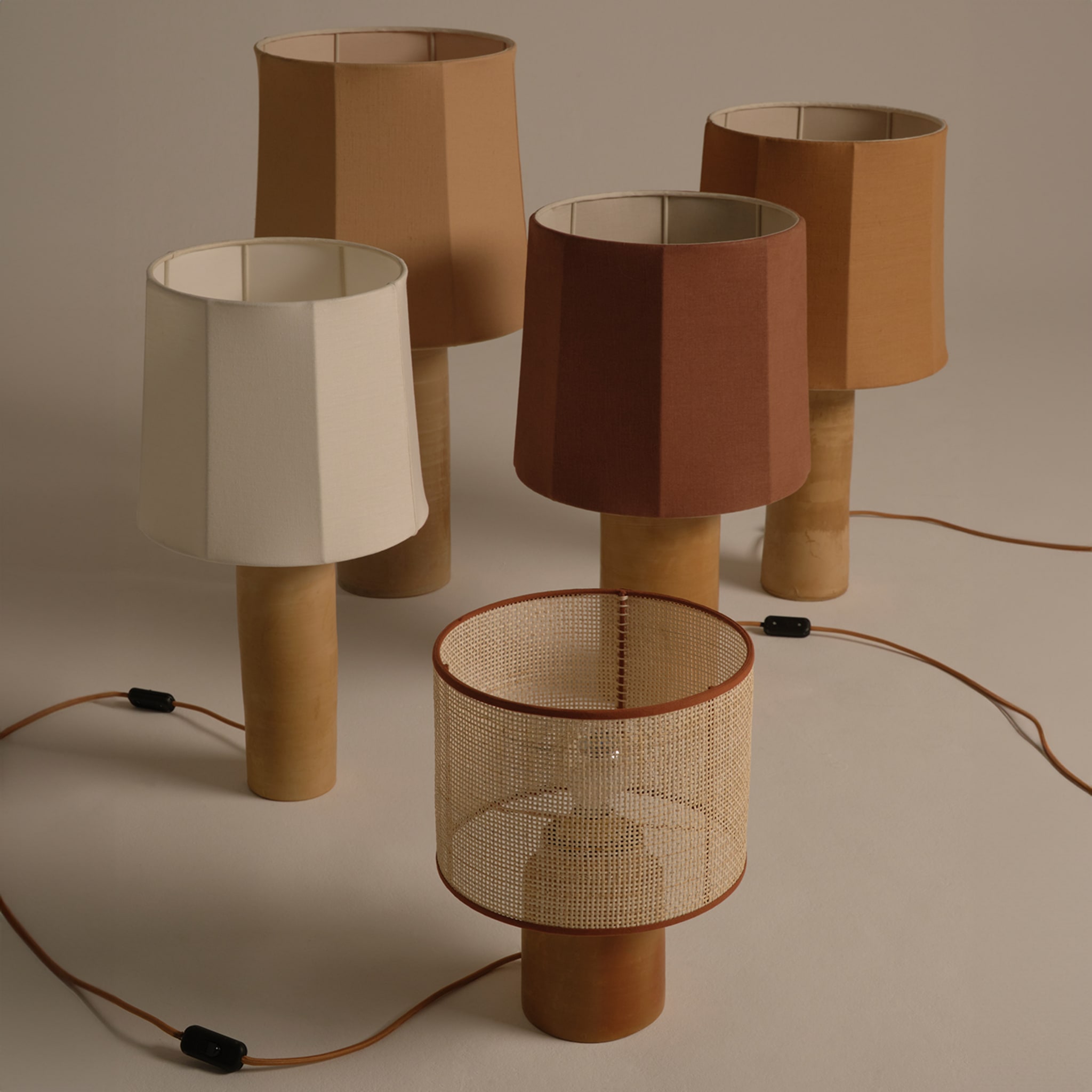Sonora Linen Medium Sand Table Lamp - Vue alternative 5