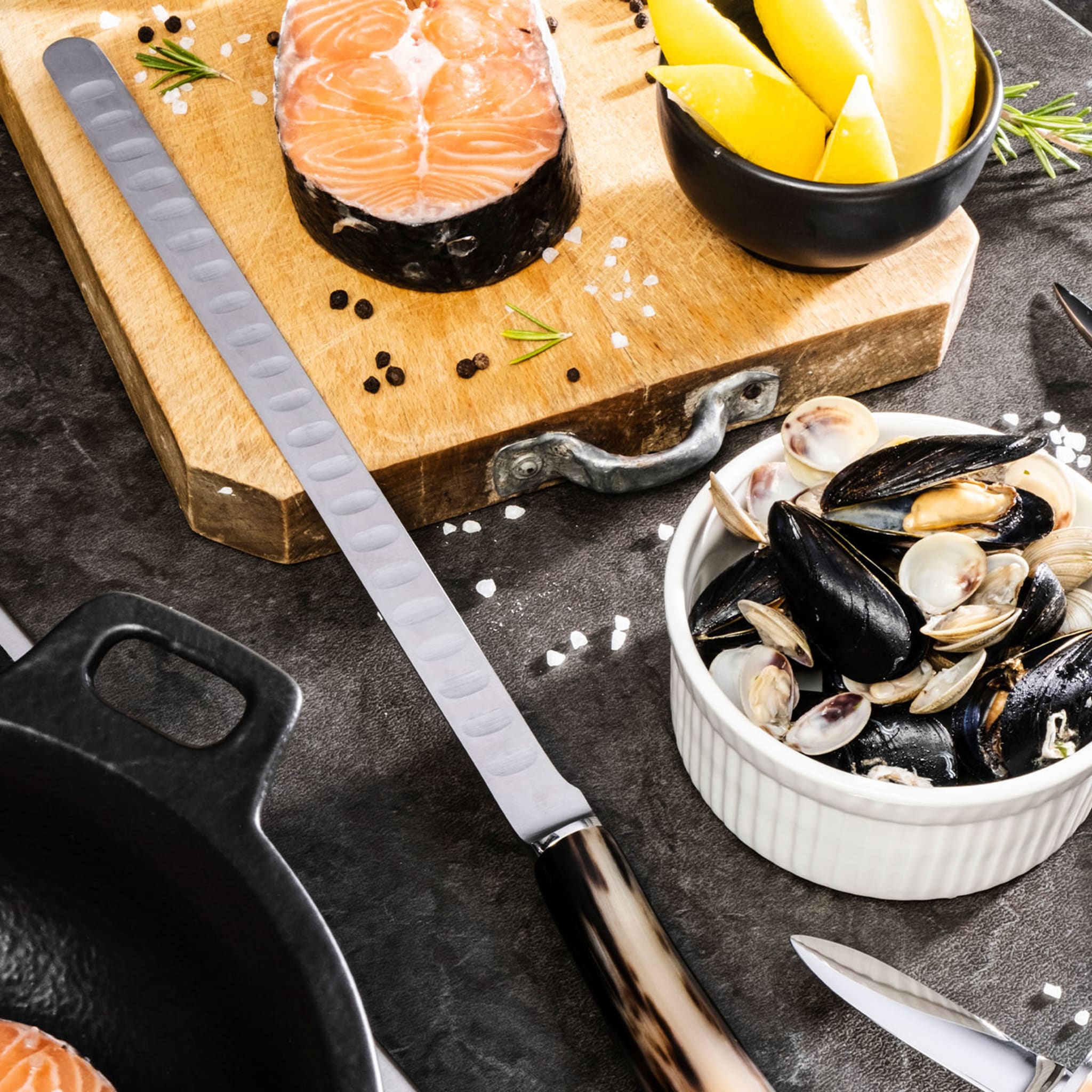 Fish and Shellfish Cutlery Set in Natural Horn - Alternative view 4