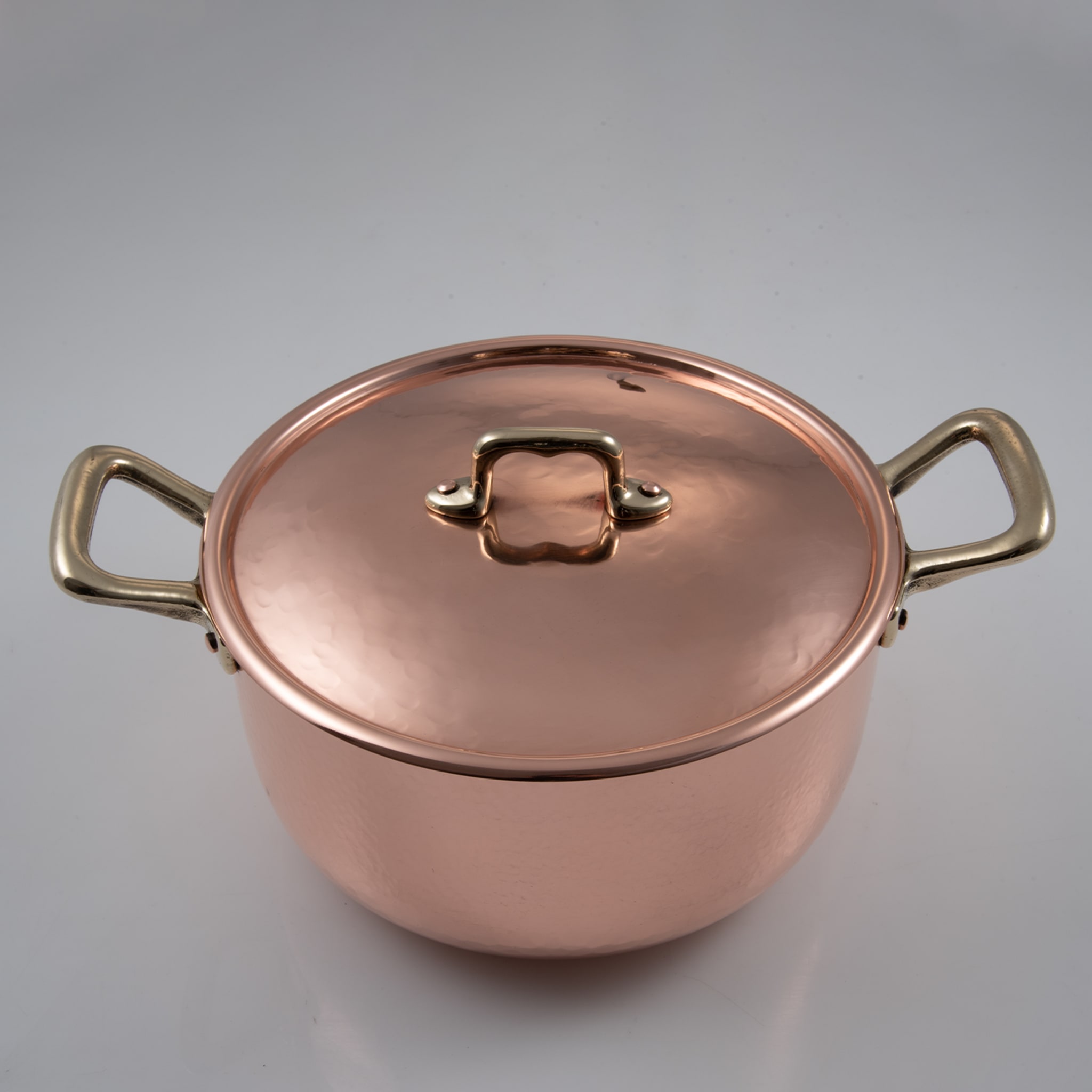 Silver lined 2-Handle Saucepan with Lid - Alternative view 2