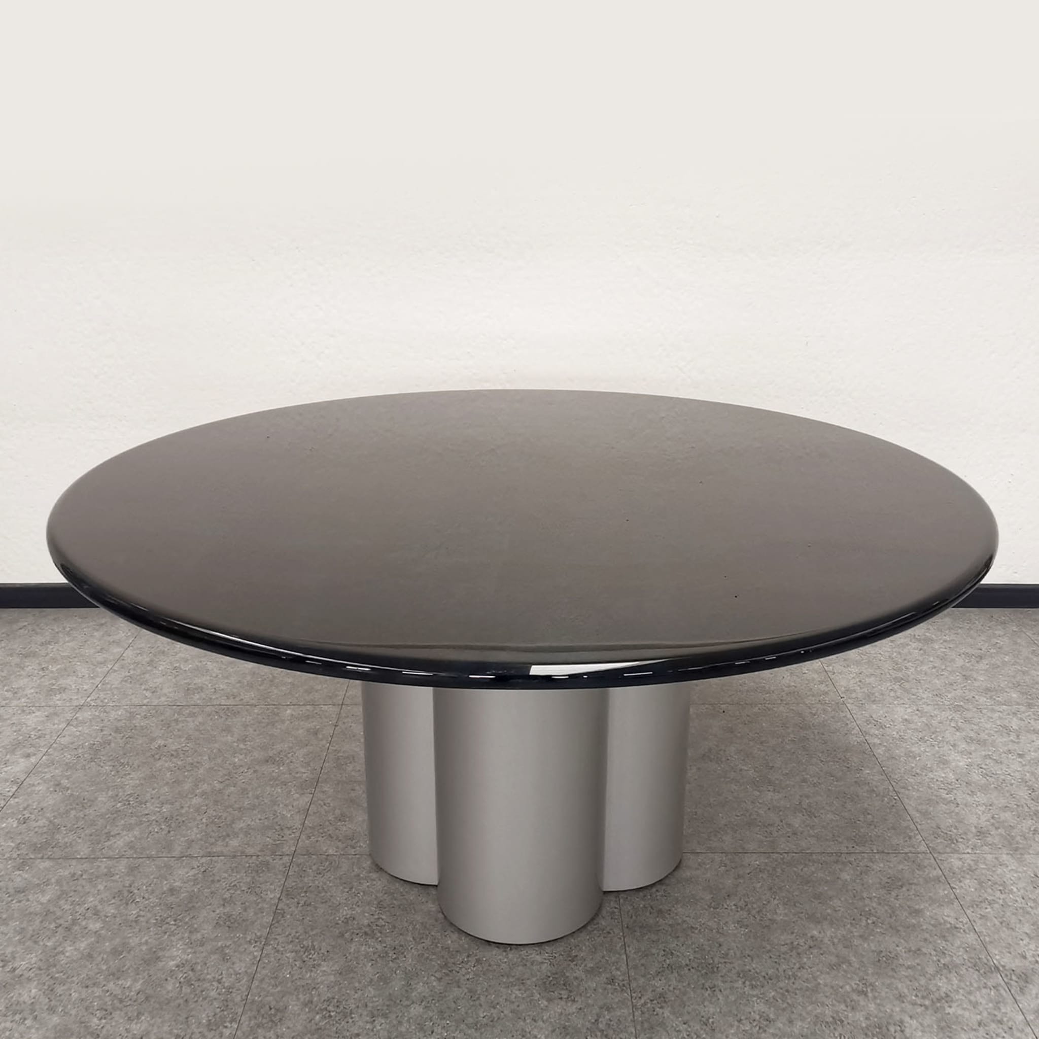 Runder Tisch aus blauem Ziegenleder - Alternative Ansicht 3