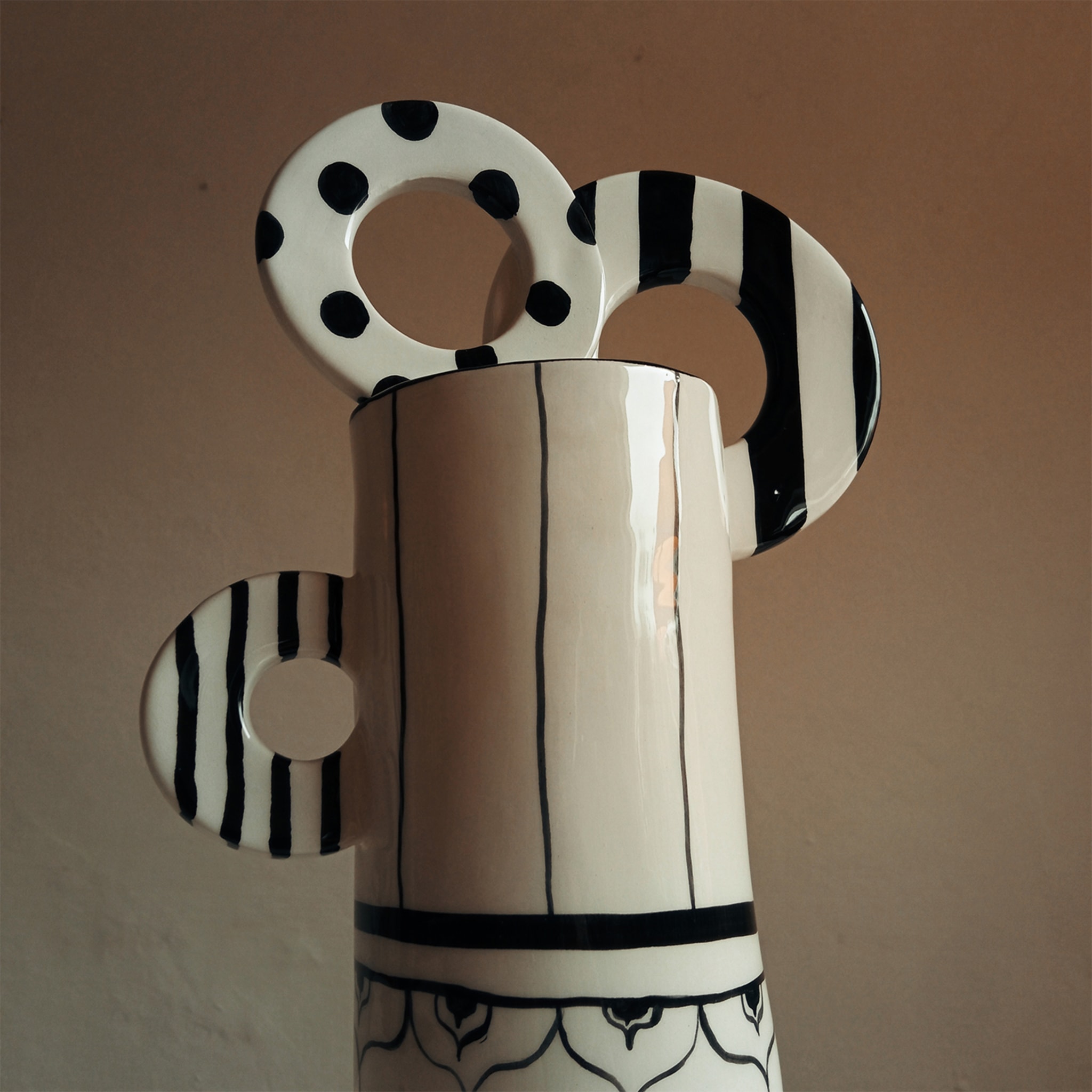 Black-And-White Circles Vase #6 - Alternative view 2