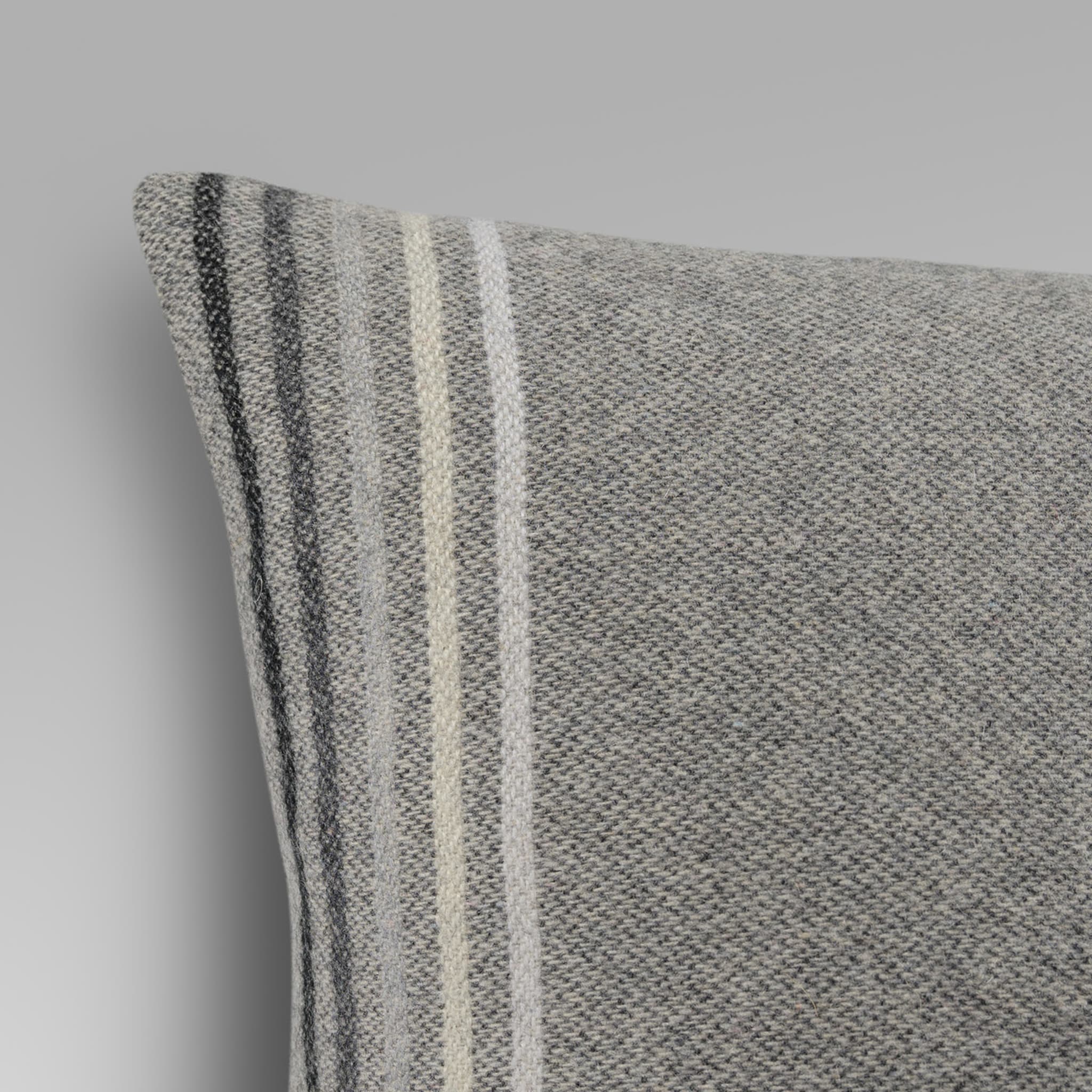 Tailor Rectangular Gray Cushion - Alternative view 1
