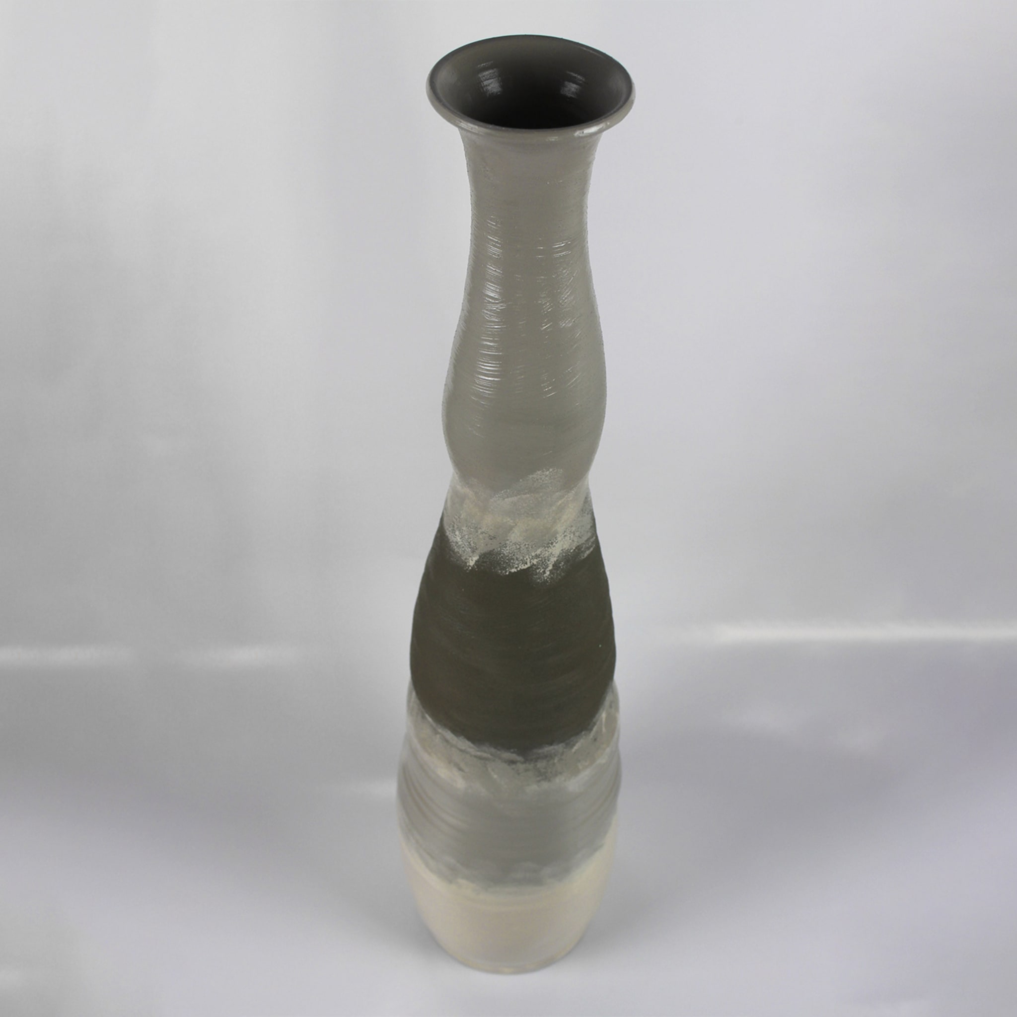 Große zweifarbige graue Vase 18 von Mascia Meccani - Alternative Ansicht 1