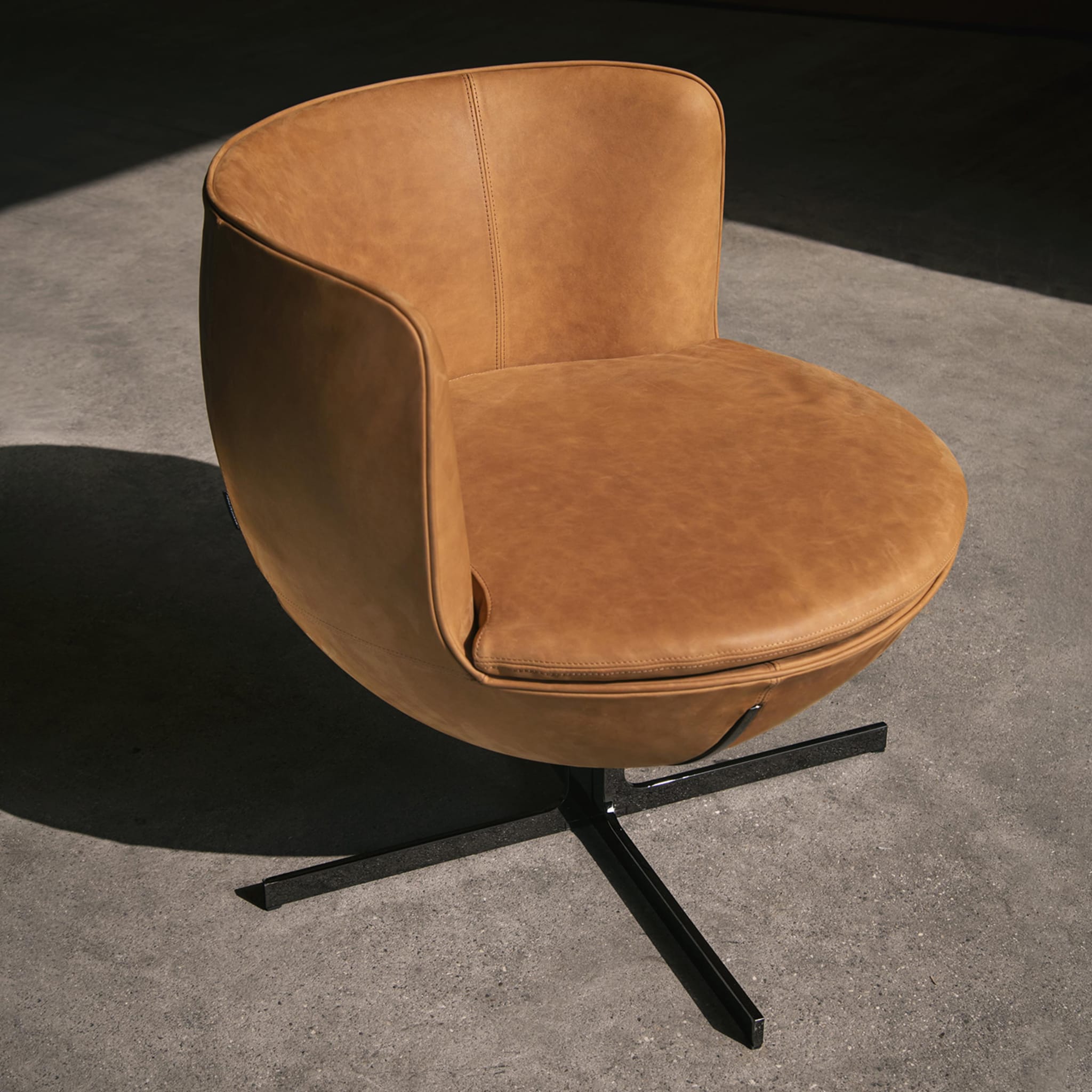 Calice Armchair by Patrick Norguet - Alternative view 3