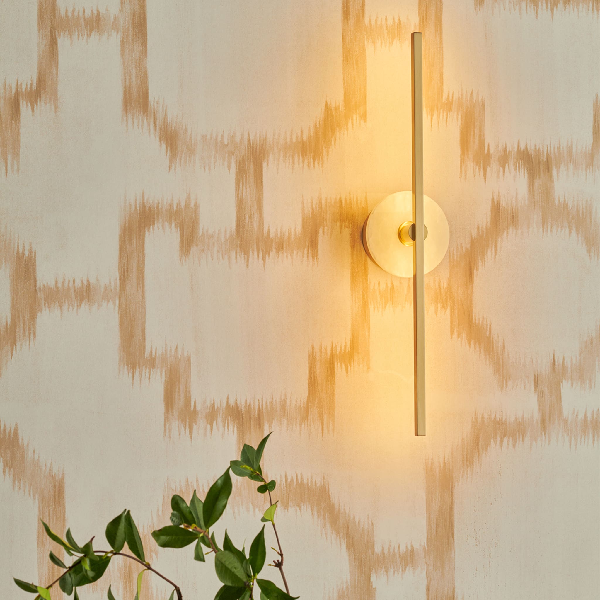 "Essential Stick" Wall Sconce in Satin Brass and White Marble - Alternative view 4