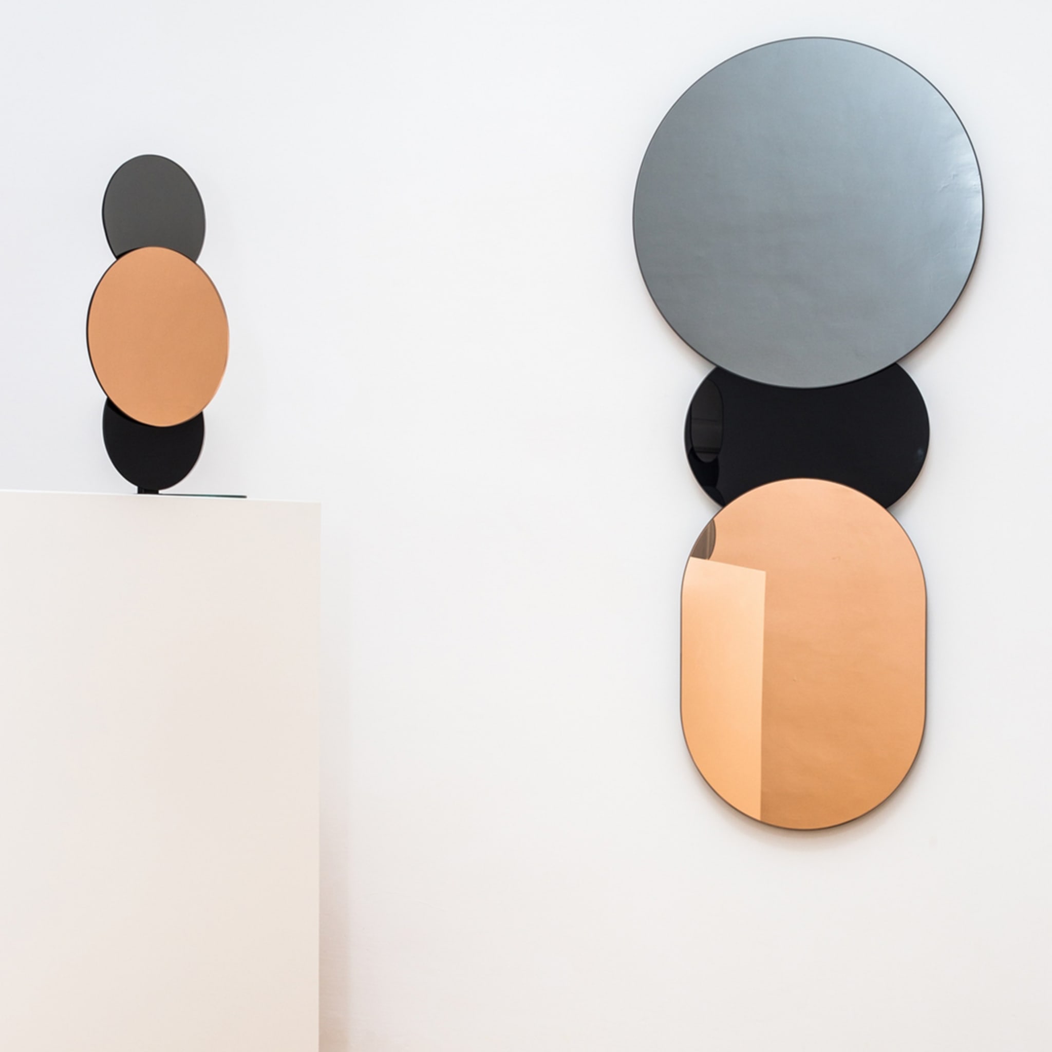 Equilibrista B2P Wall Mirror by Giovanni Botticelli x Swing Design Gallery - Alternative view 1