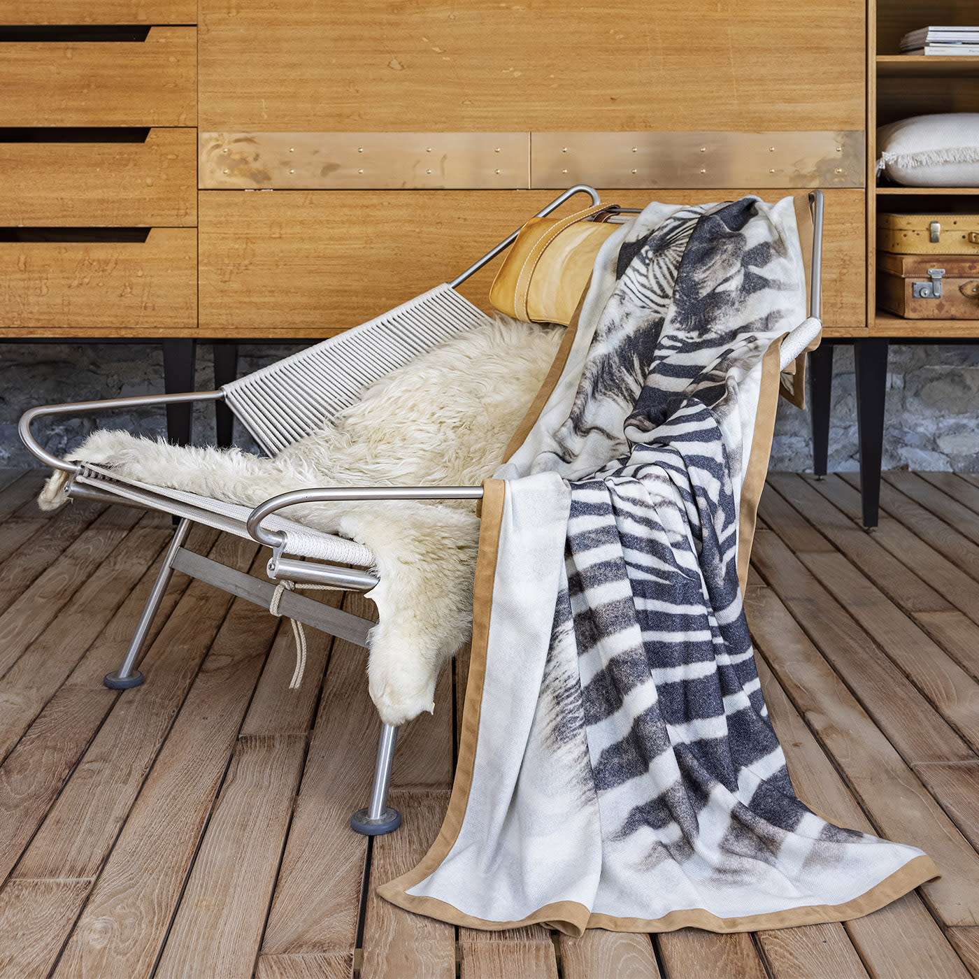 Zebra Suede-Hemmed Patterned Small Blanket - Alonpi