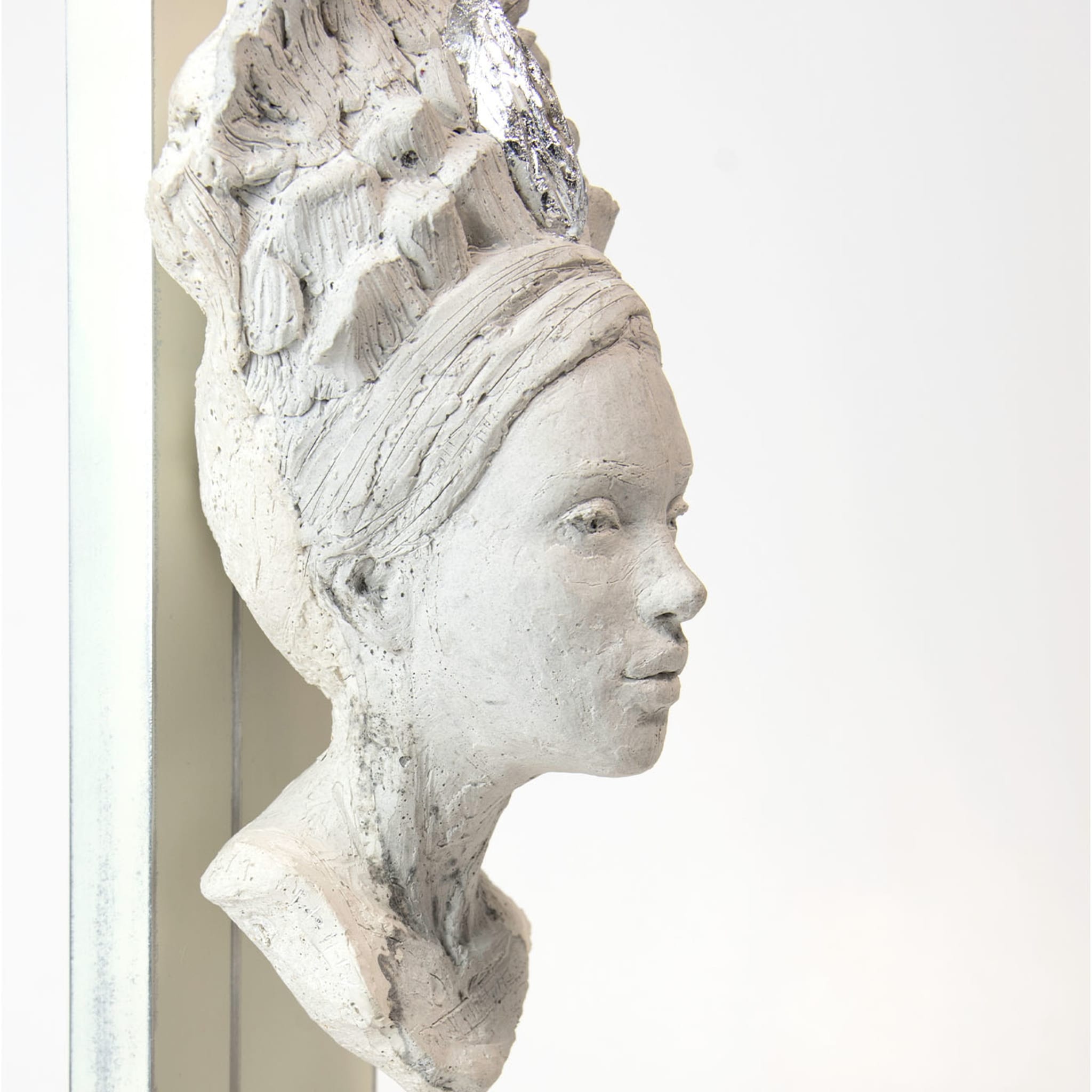 Matrilineare II Weiße Skulptur - Alternative Ansicht 4