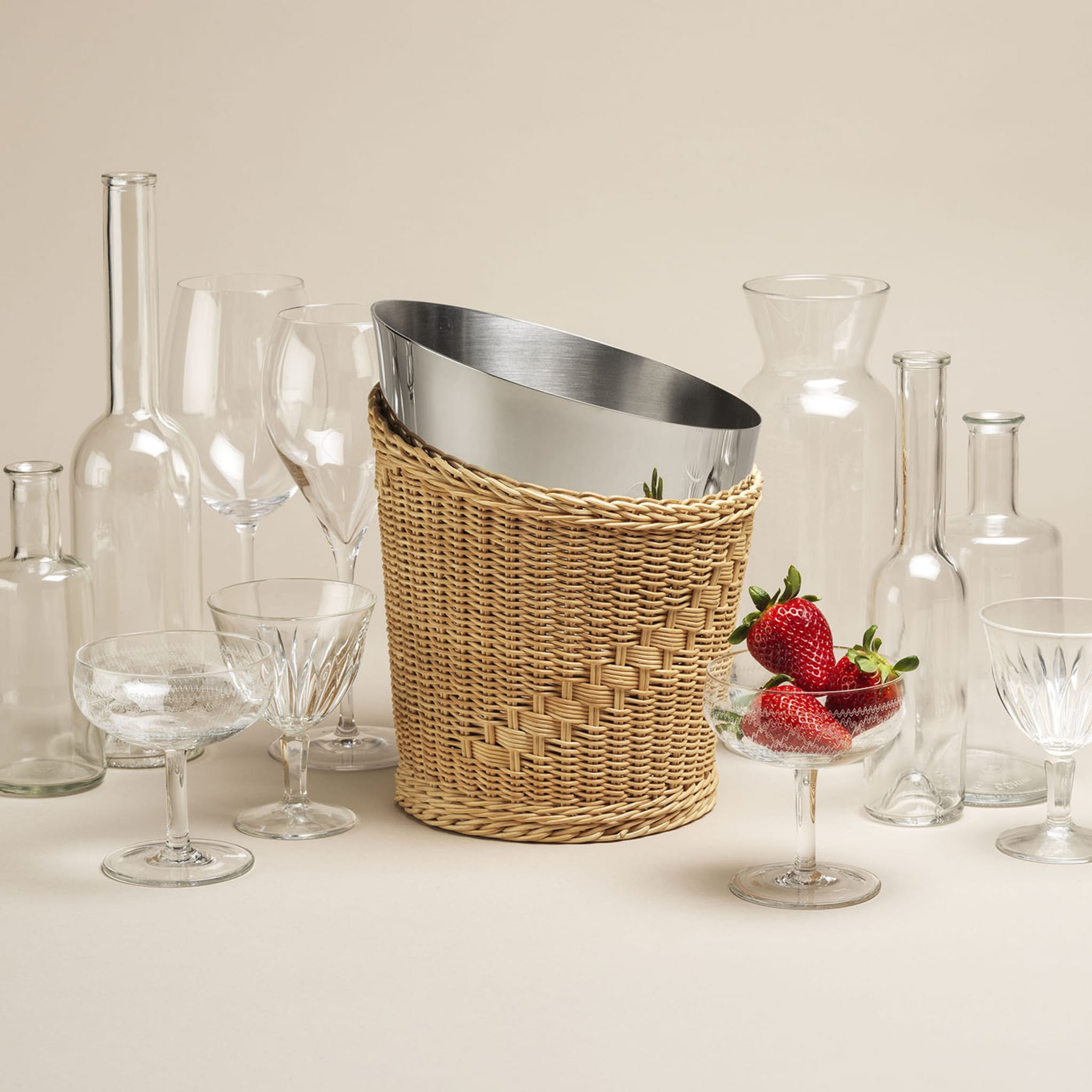 Orchidea Wicker Basket with Stainless Steel Champagne Bucket - Alternative view 1