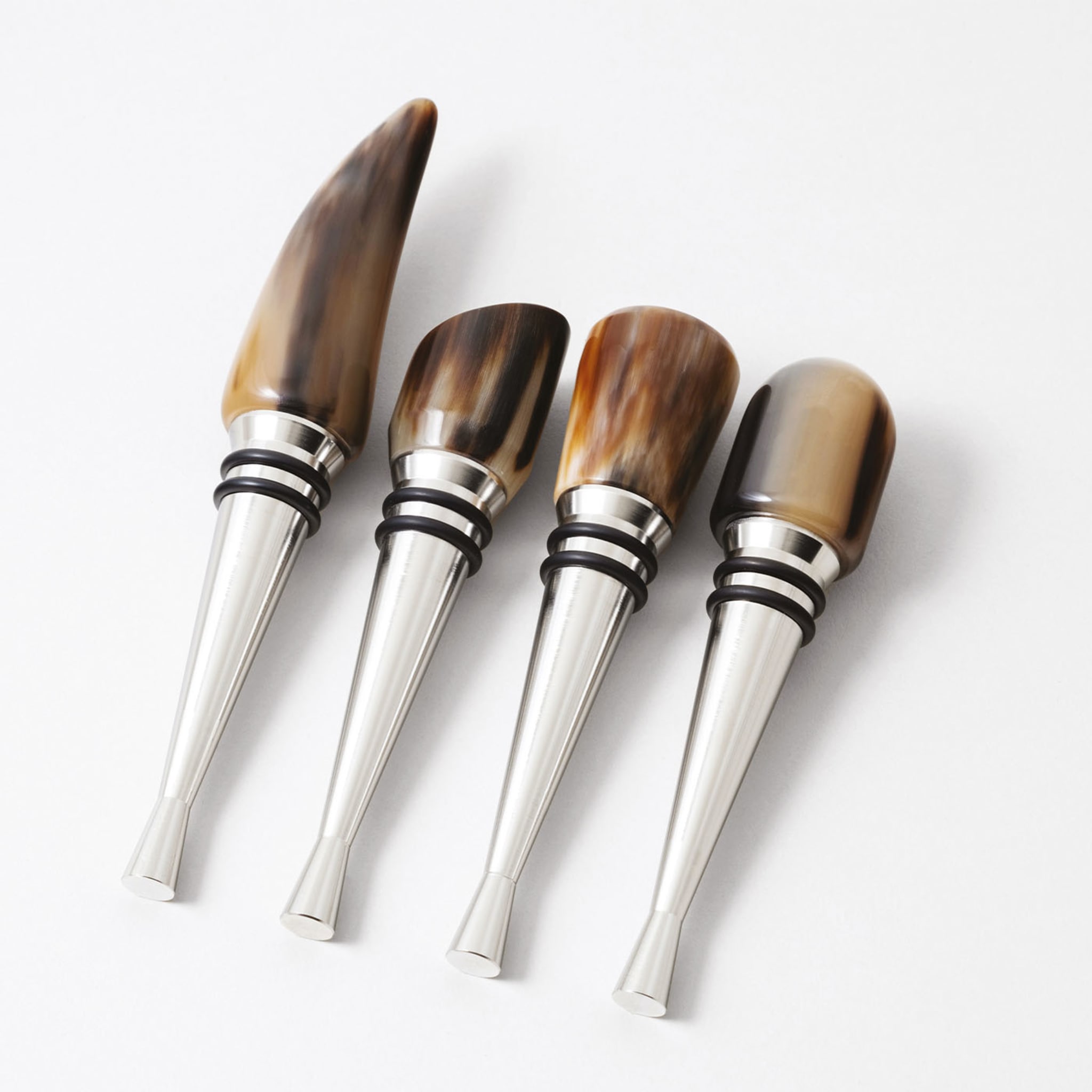 Set of 4 Wine Stoppers in Natural Horn - Alternative view 3
