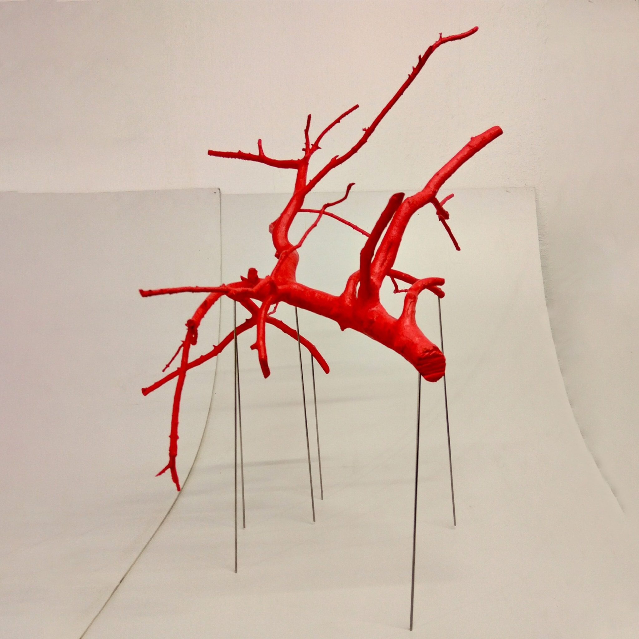 Rami Sospesi Red Sculpture - Alternative view 3