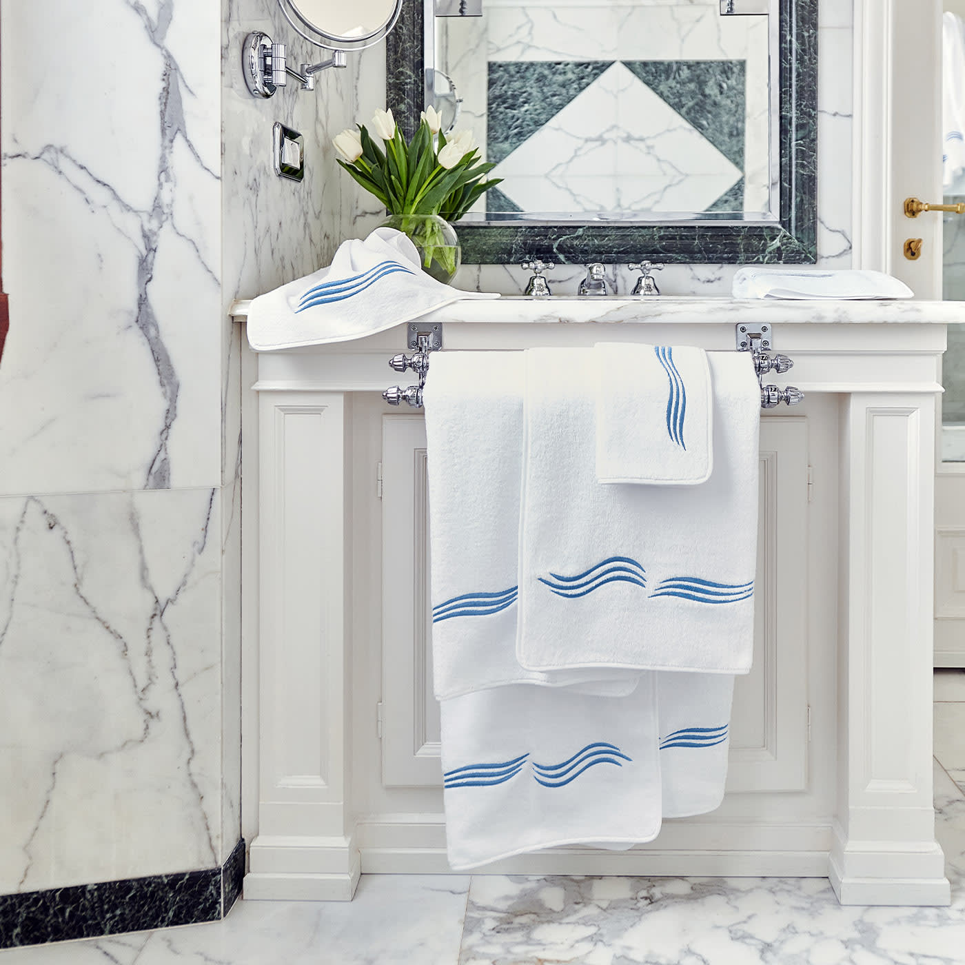 Tuffo White & Assisi Blue Bath Towel - Verderoccia