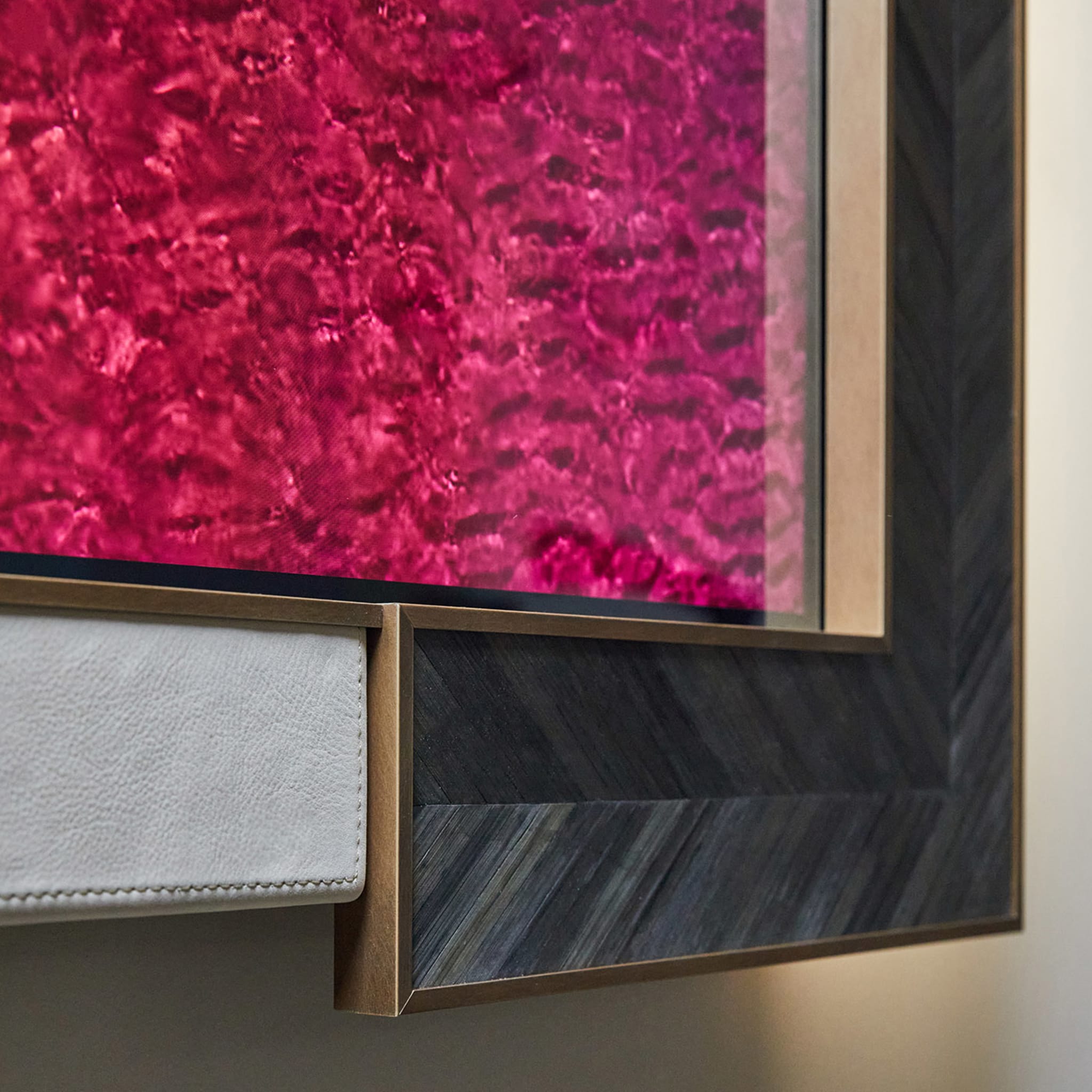 Grisaglia Wall Mirror with Integrated 43" TV by Alfredo Colombo - Alternative view 3