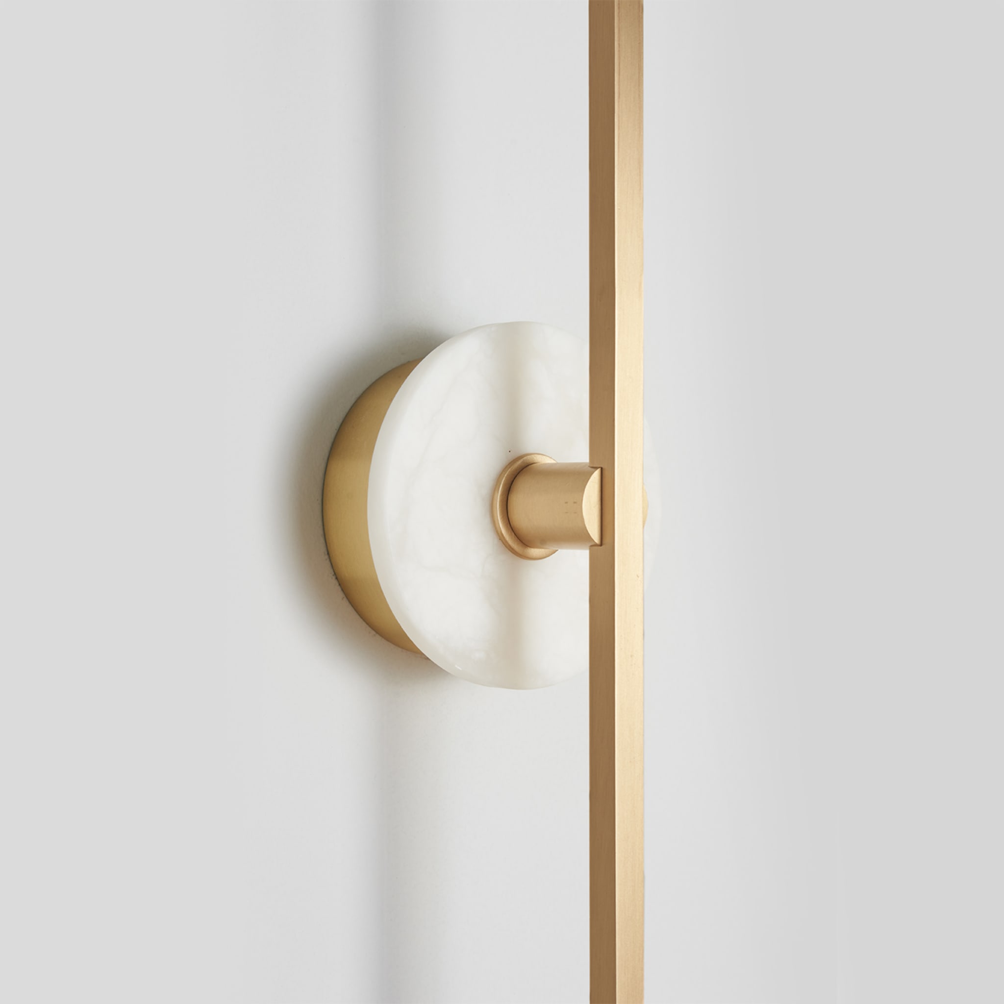 "Essential Stick" Wall Sconce in Satin Brass and White Marble - Alternative view 1