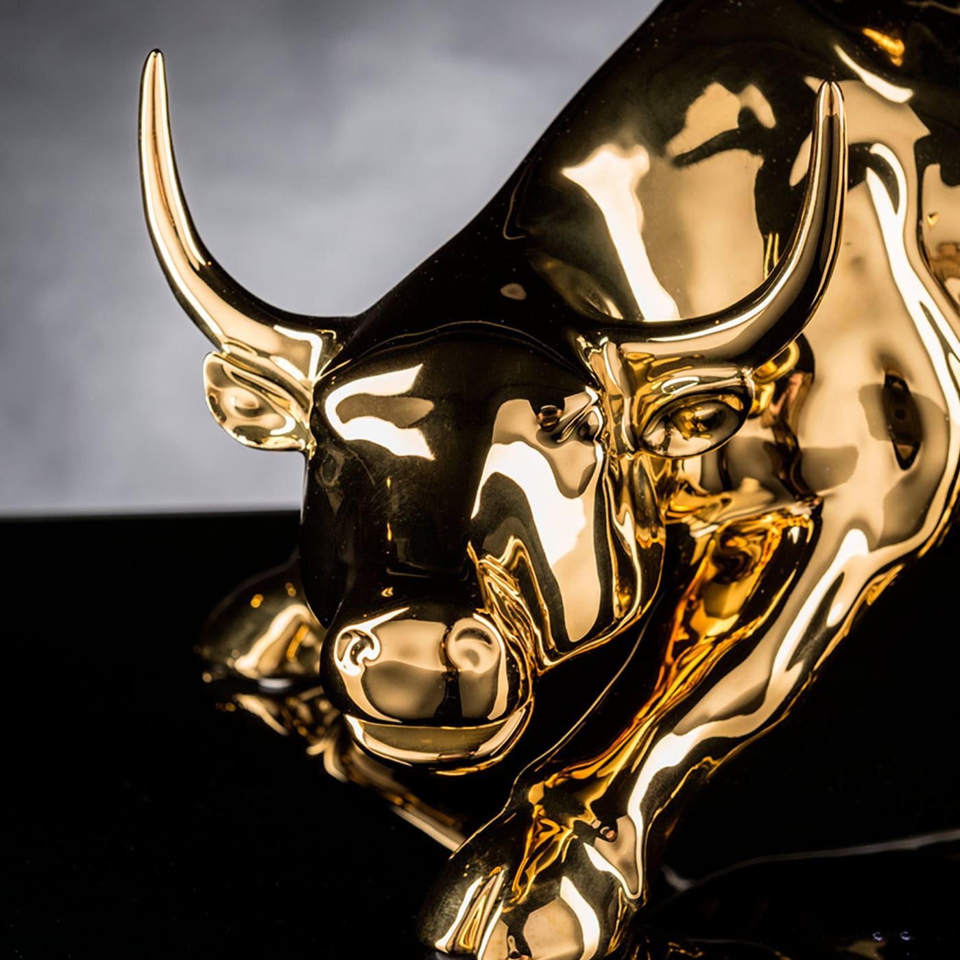 Wall Street Bull Large Golden Sculpture - VGnewtrend