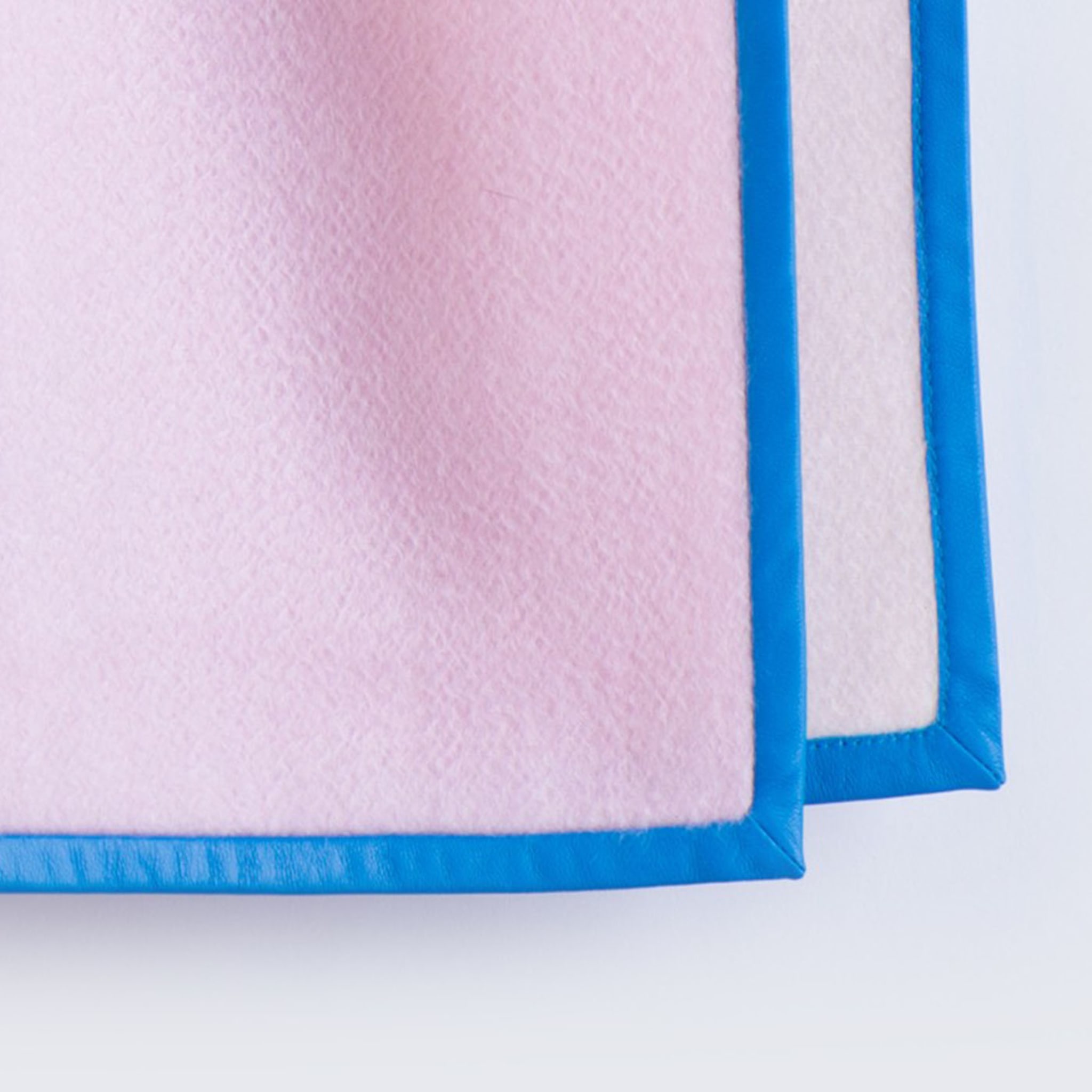 Coperta Biella in pelle blu e rosa - Vista alternativa 1