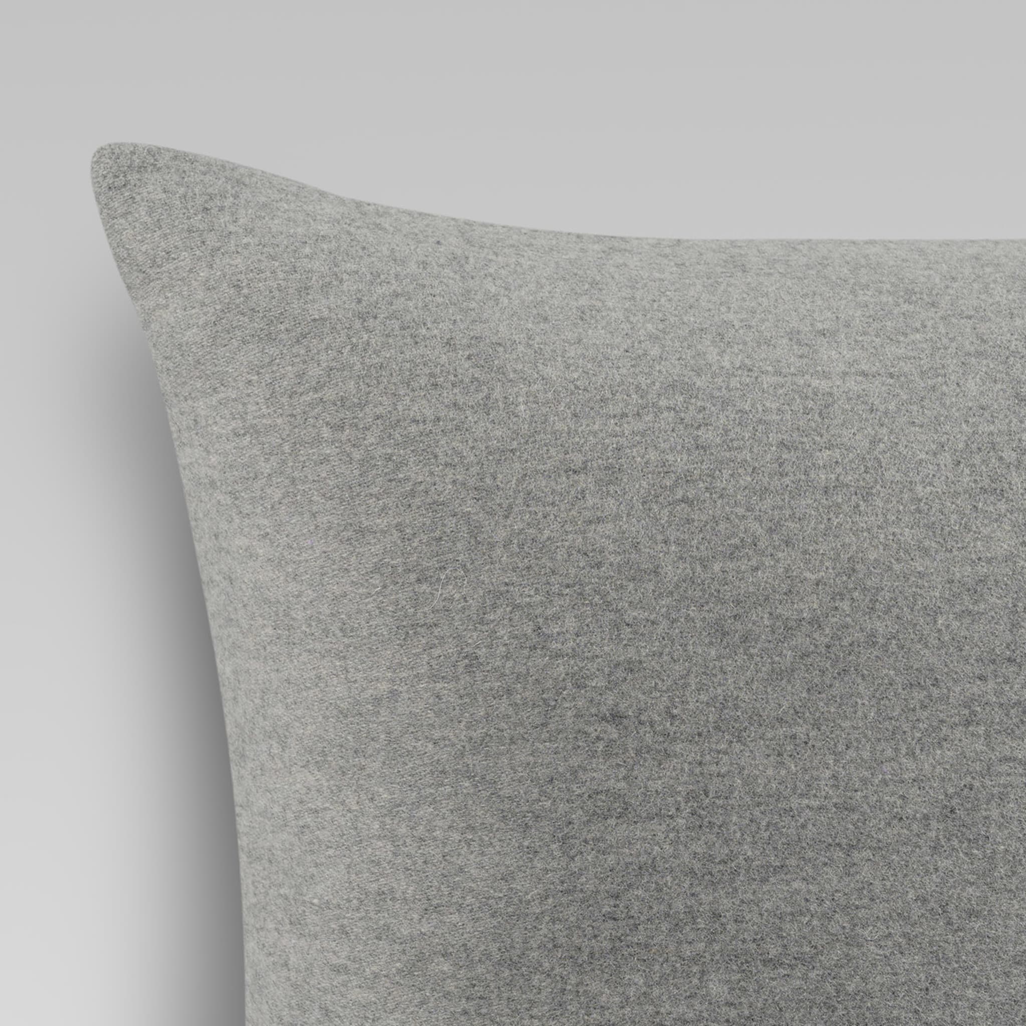 Defilé Rectangular Gray Cushion - Alternative view 1