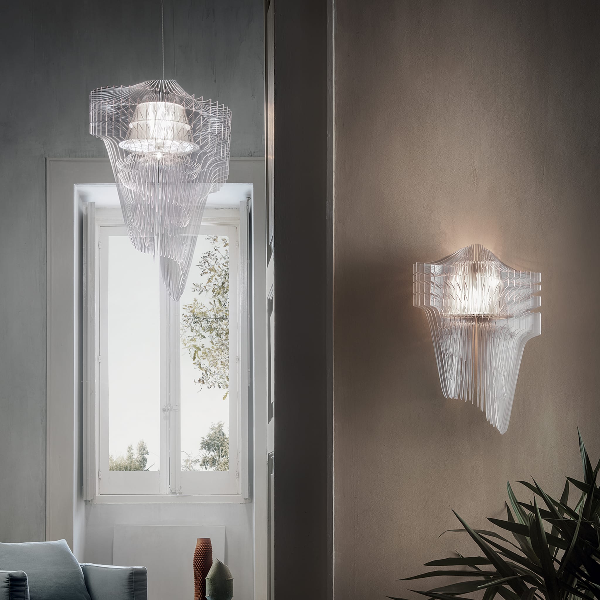 Aria Applique Transparent Wall Lamp by Zaha Hadid - Alternative view 3