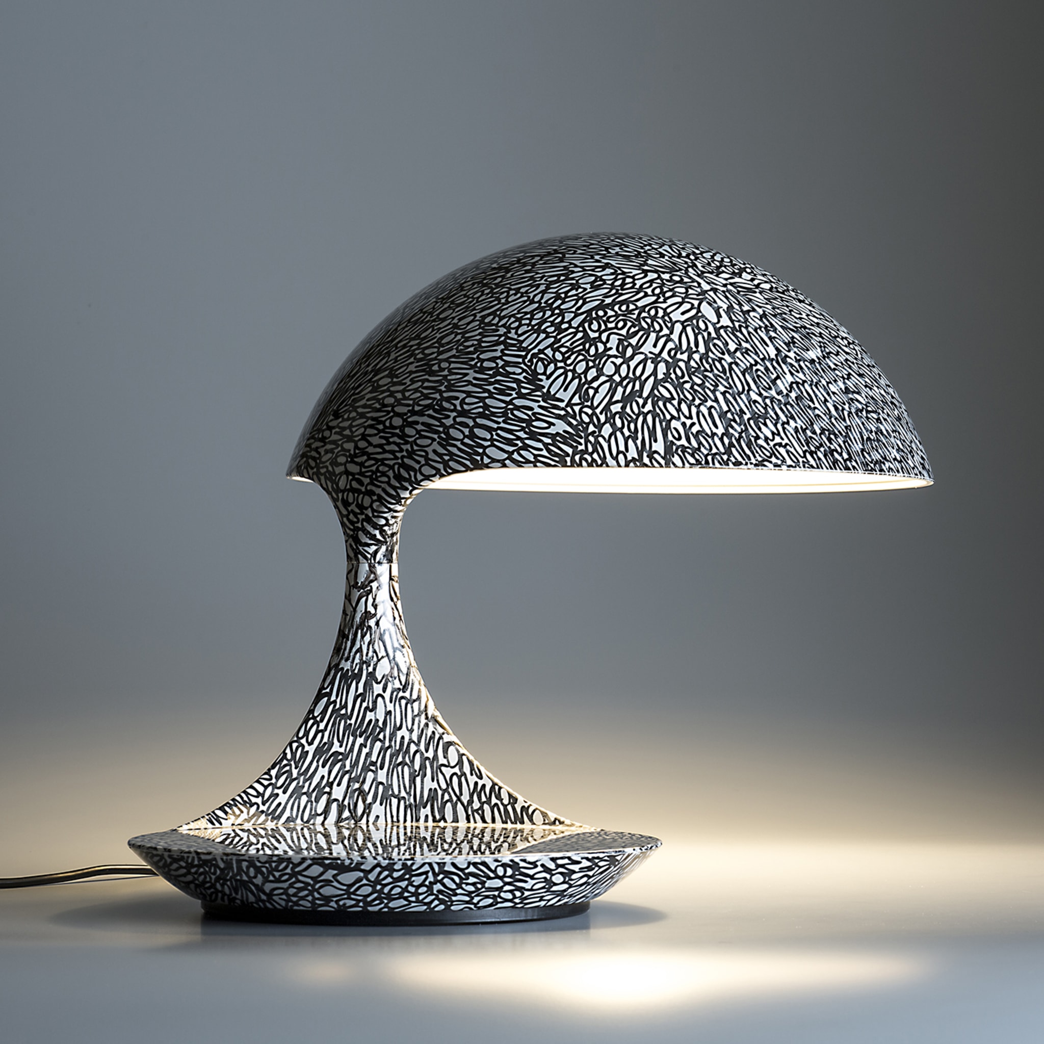 Cobra Texture Black-And-White Table Lamp by A. Femia & A. Simony - Alternative view 2